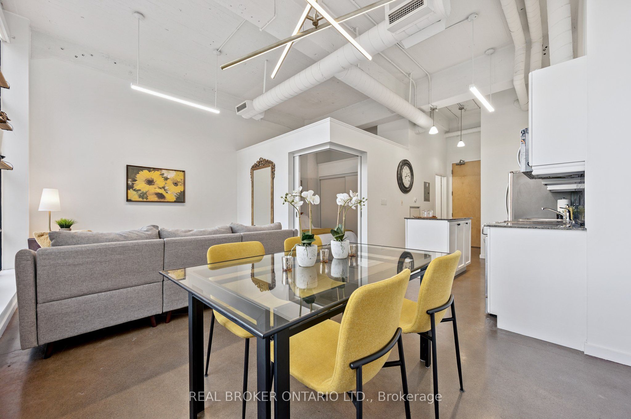 404 King Street W 128 Property Photo