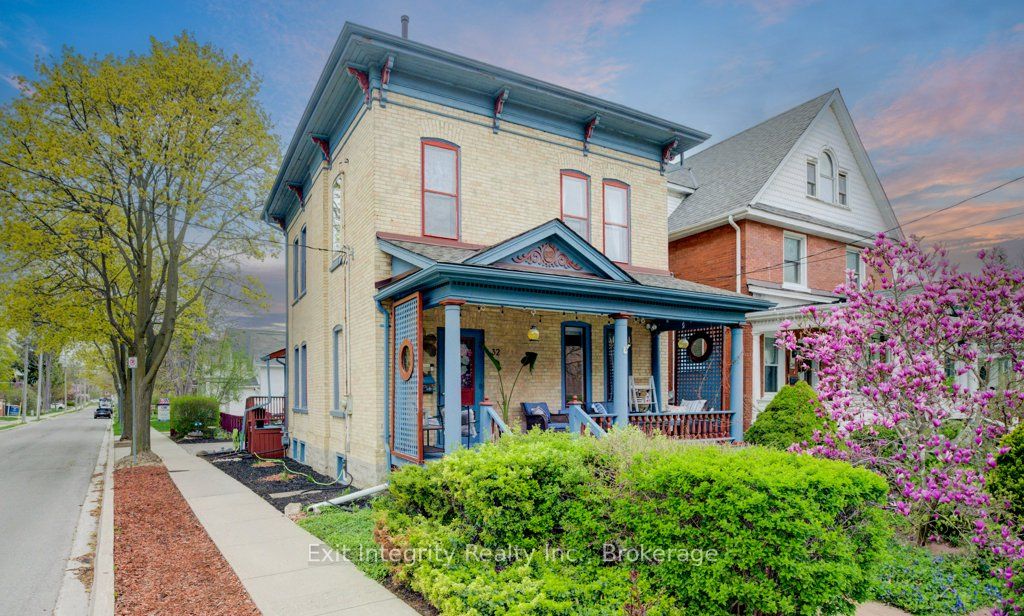 32 Ellen Street E Property Photo 1