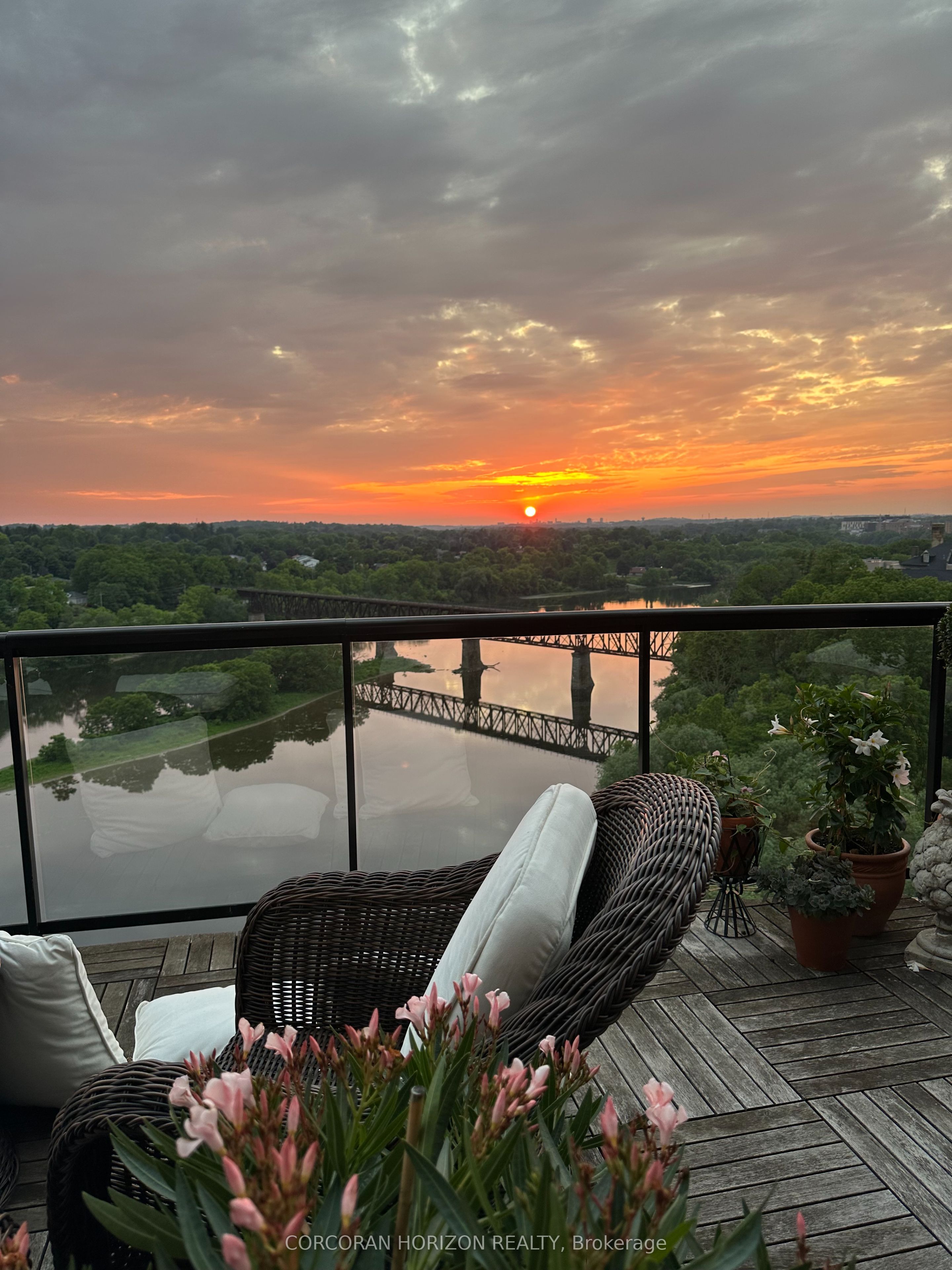 170 Water Street N UPH4 Property Photo 1