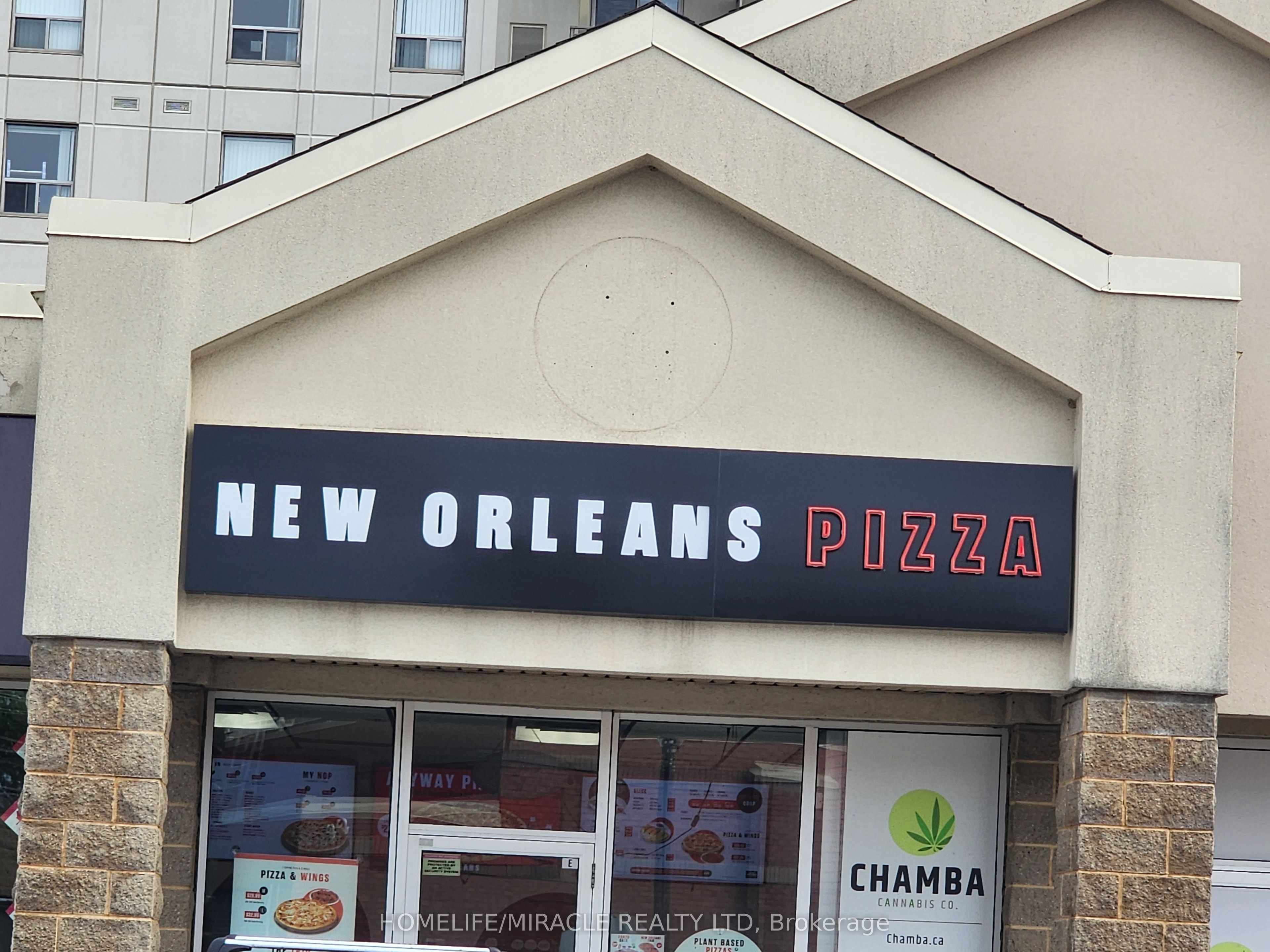 425 University Avenue E Property Photo 1