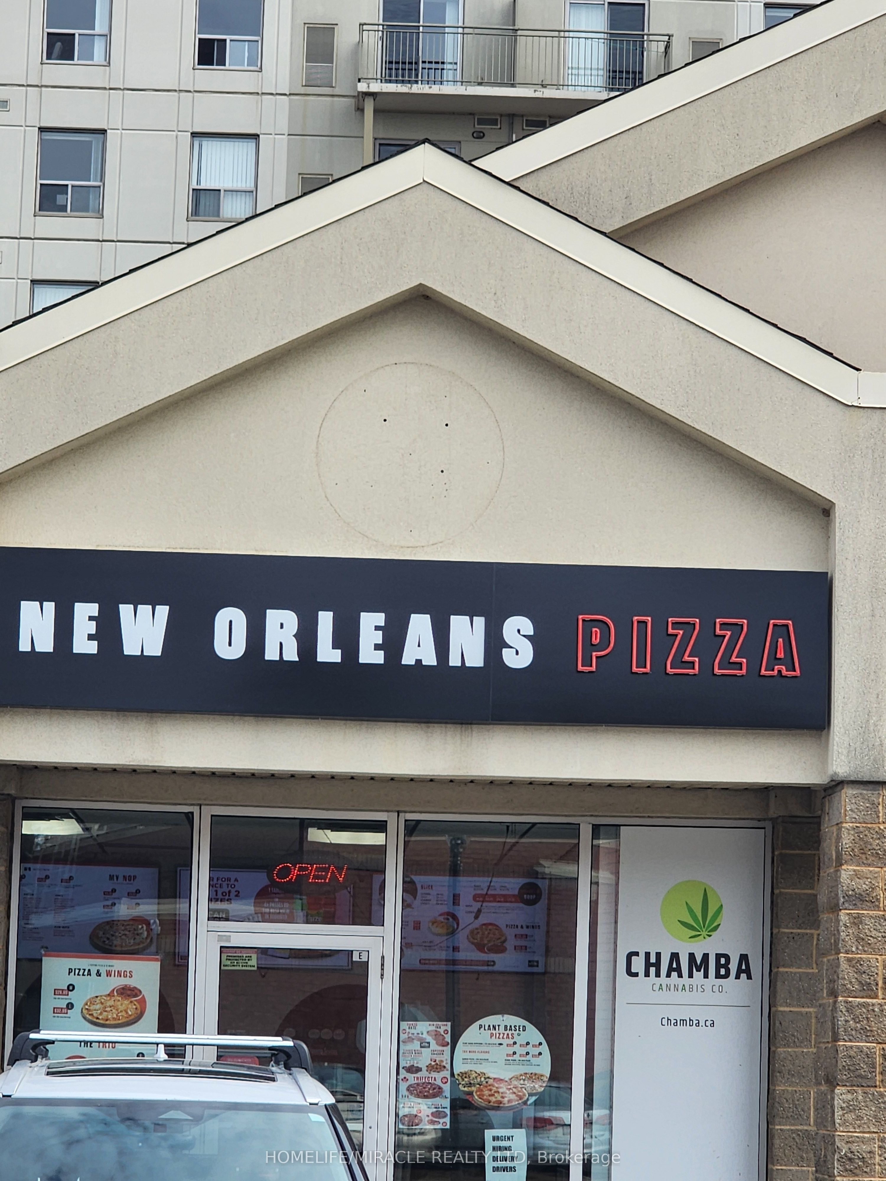 425 University Avenue E Property Photo 2