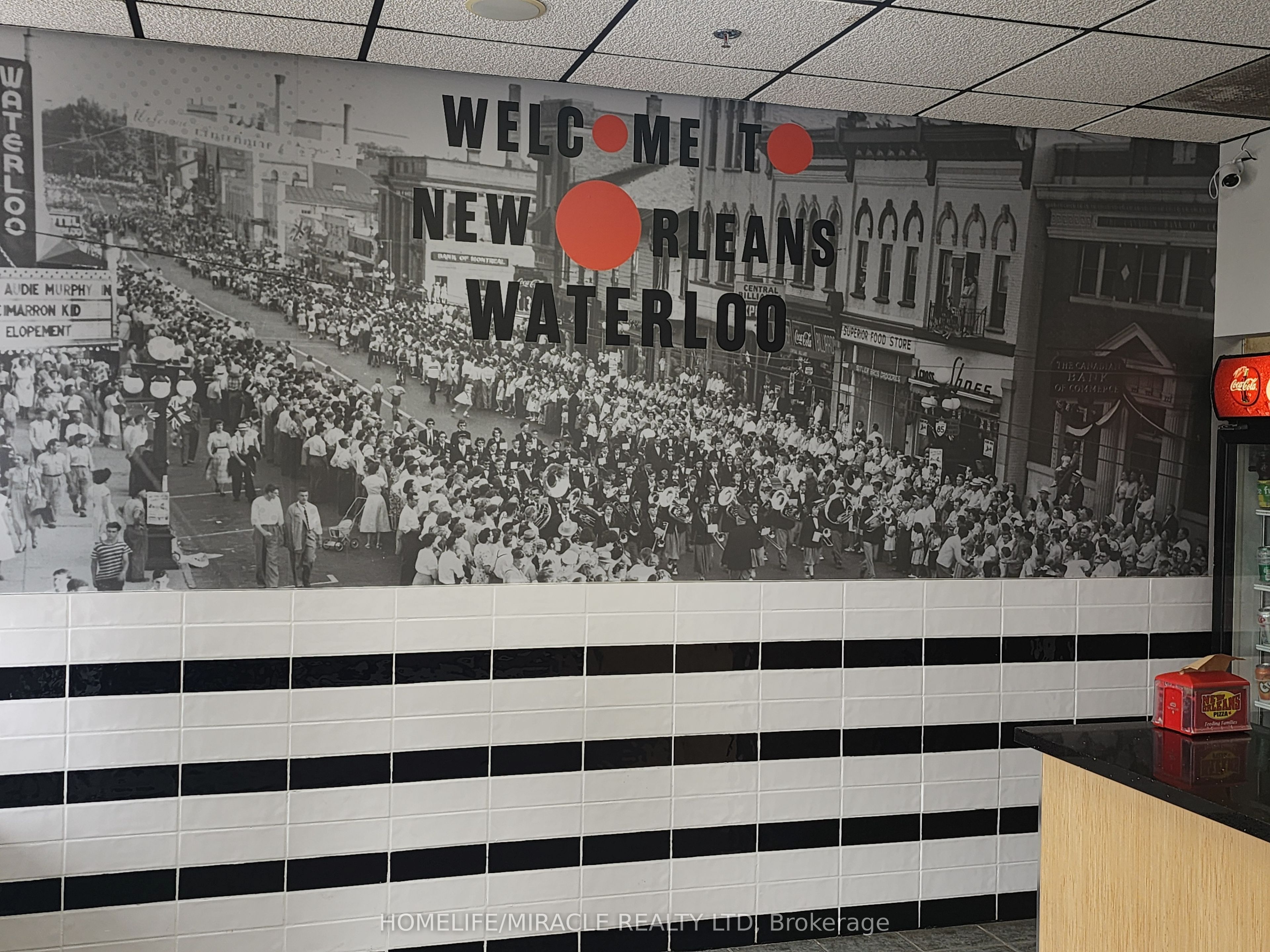 425 University Avenue E Property Photo 6