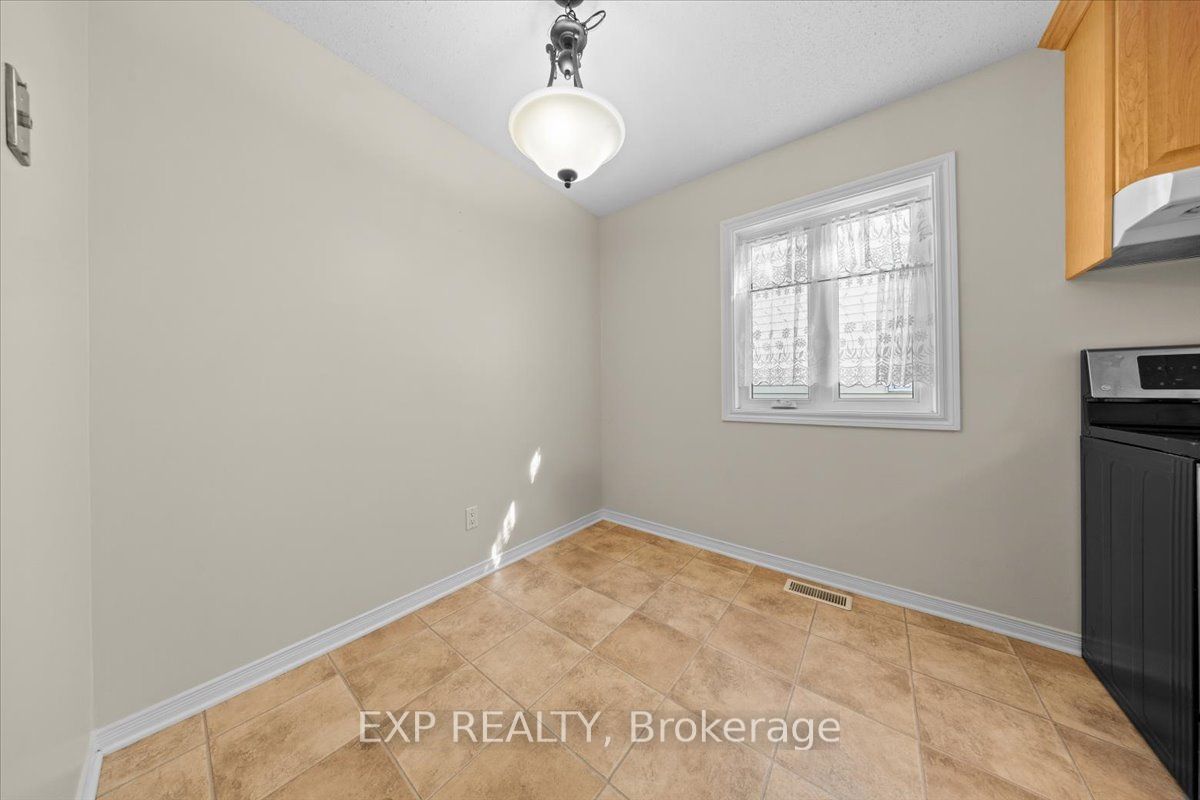 1678 Boisbriand Crescent Property Photo 6