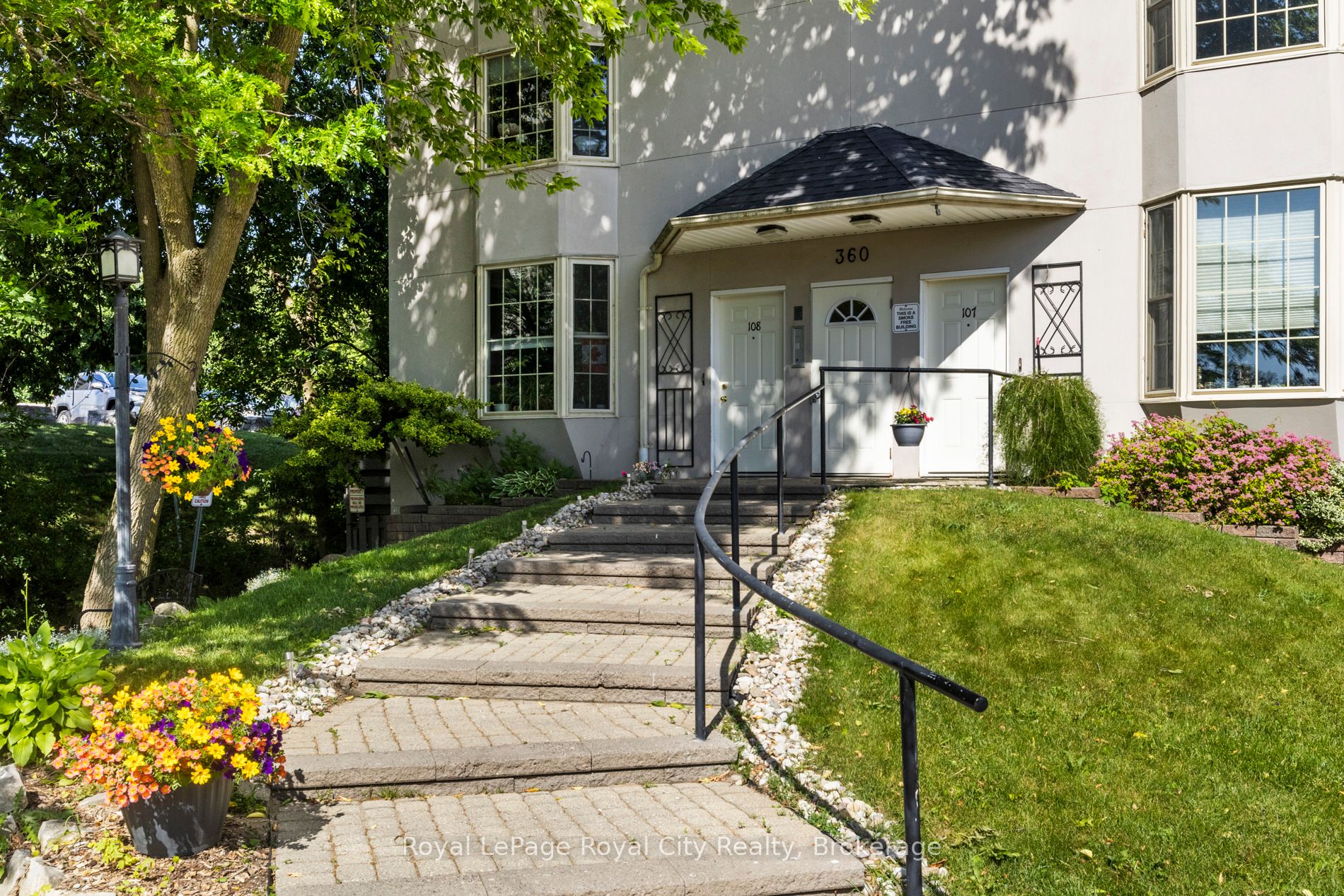 360 Waterloo Avenue 209 Property Photo 1