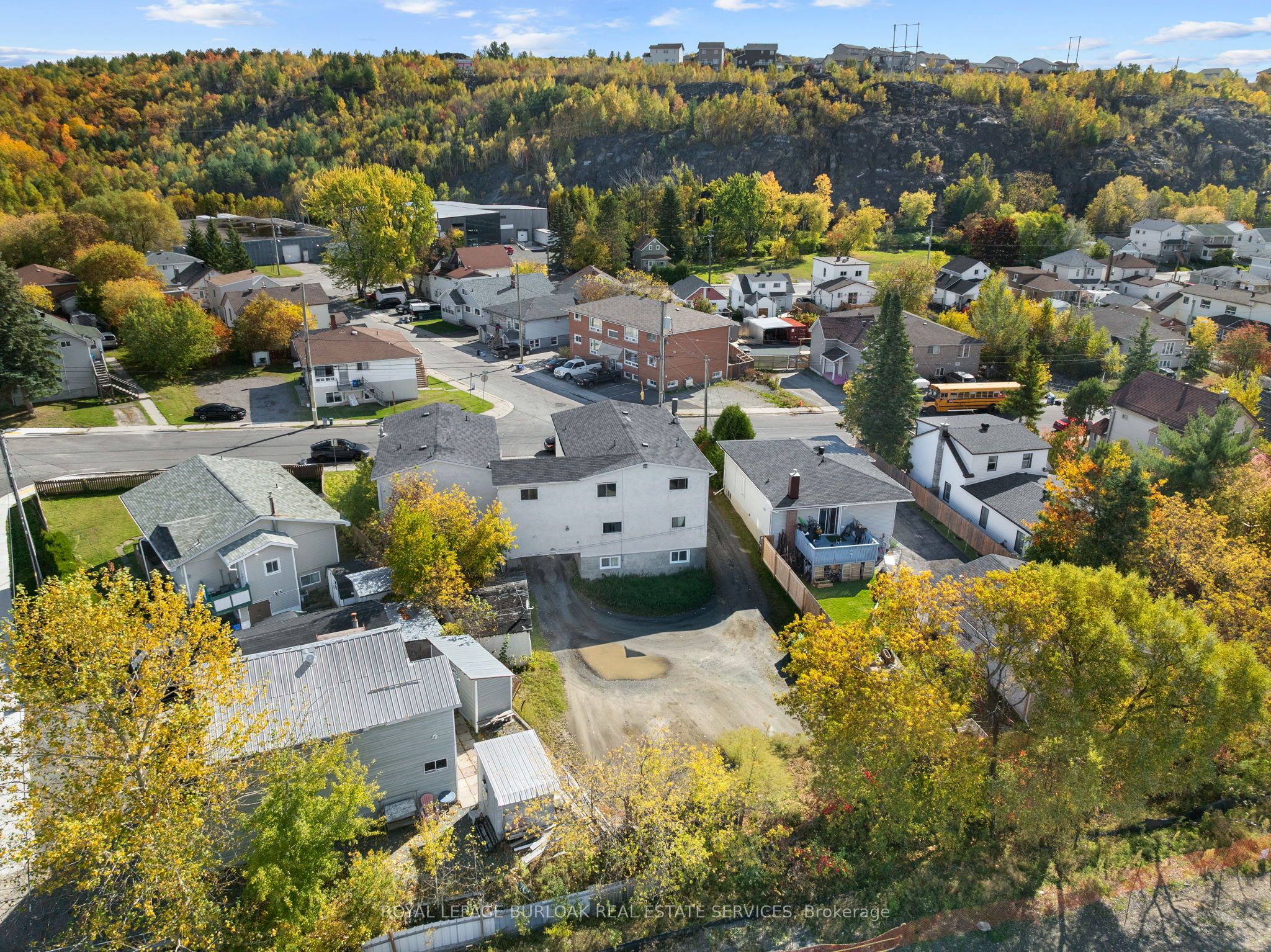 381 Leslie Street Property Photo 4