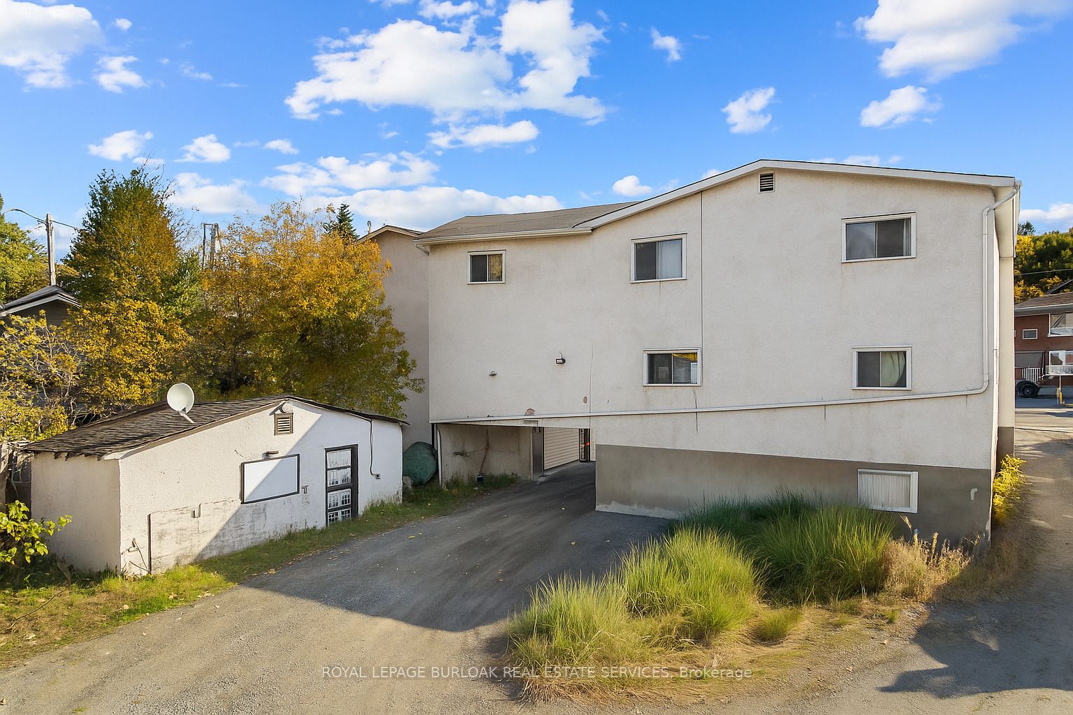 381 Leslie Street Property Photo 7