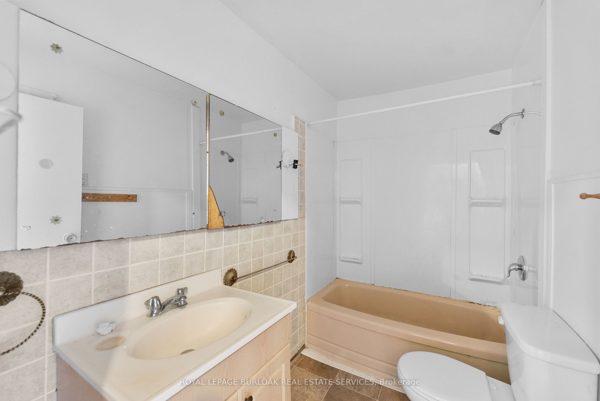 381 Leslie Street Property Photo 15