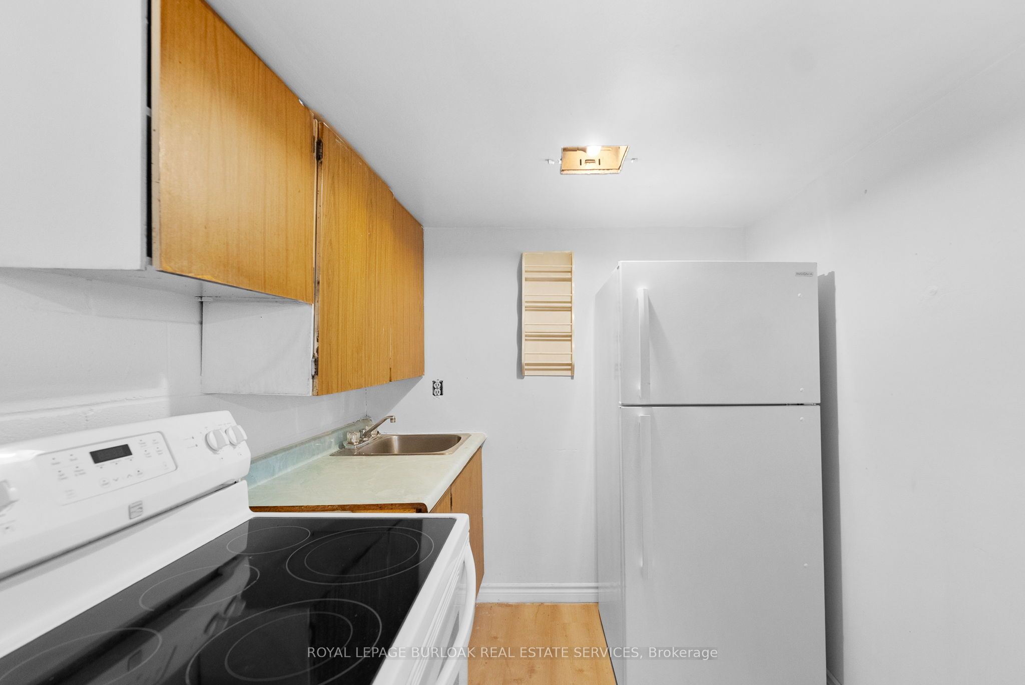 381 Leslie Street Property Photo 17