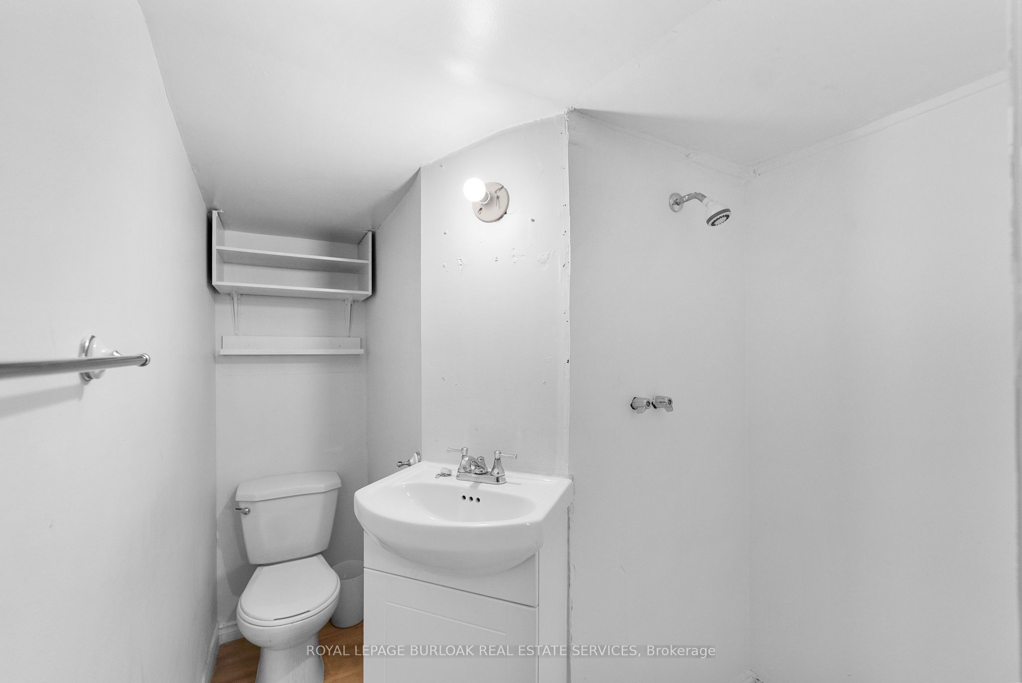 381 Leslie Street Property Photo 18