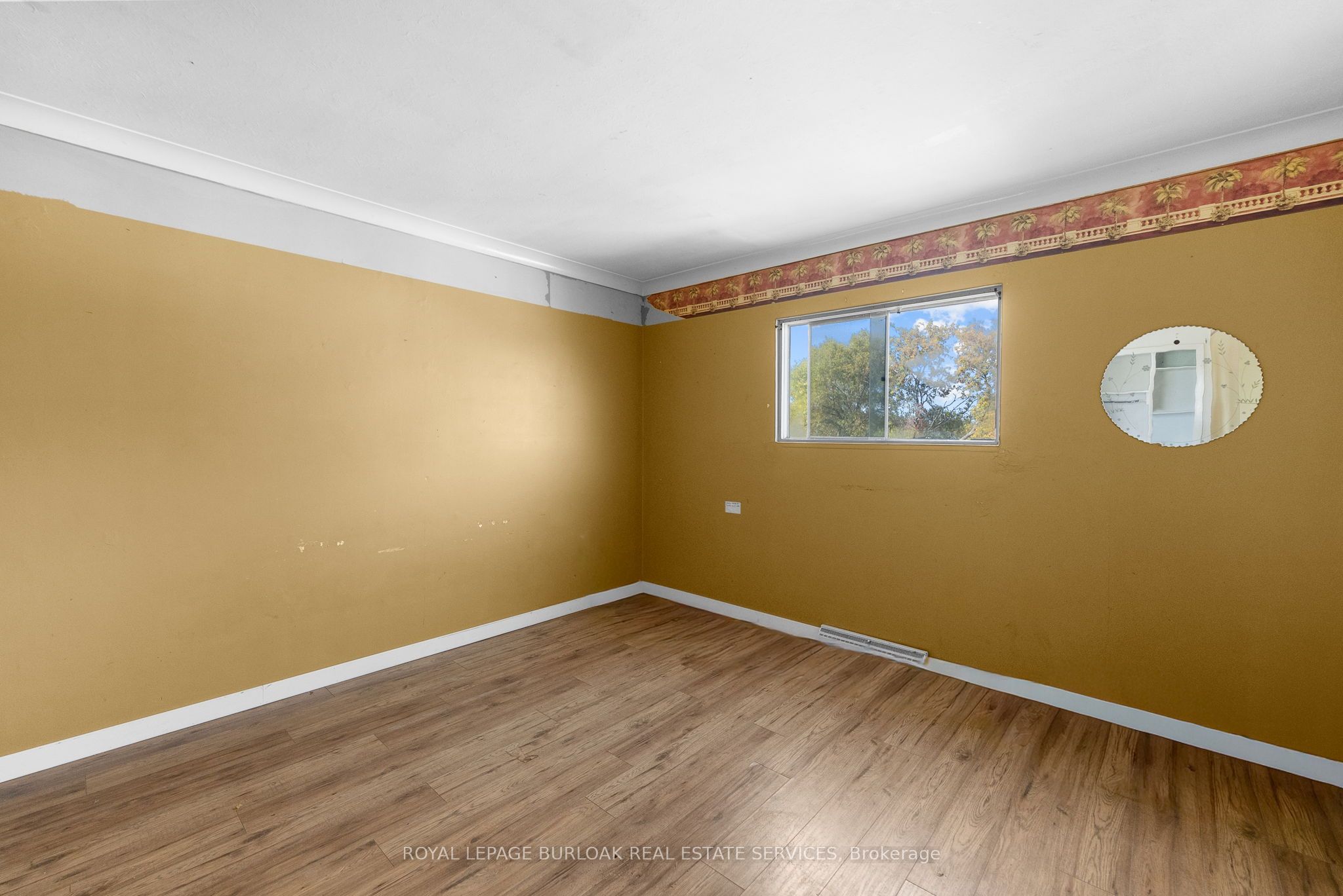 381 Leslie Street Property Photo 21