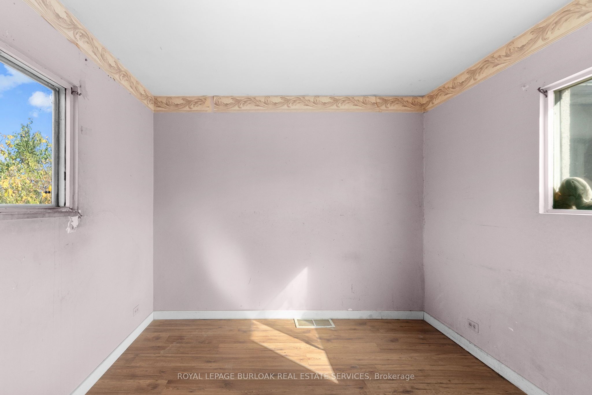 381 Leslie Street Property Photo 23