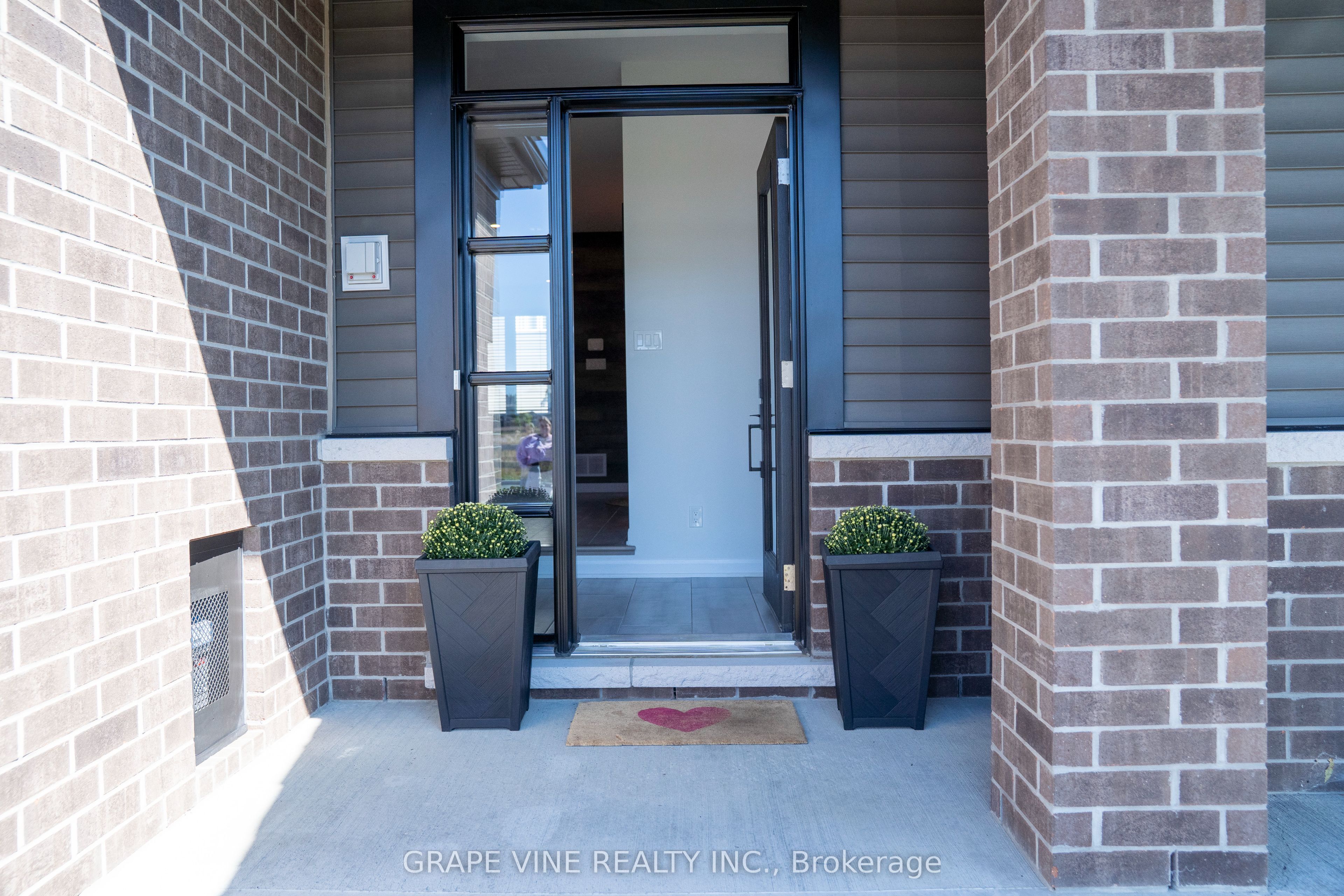 2057 Caltra Crescent Property Photo 2