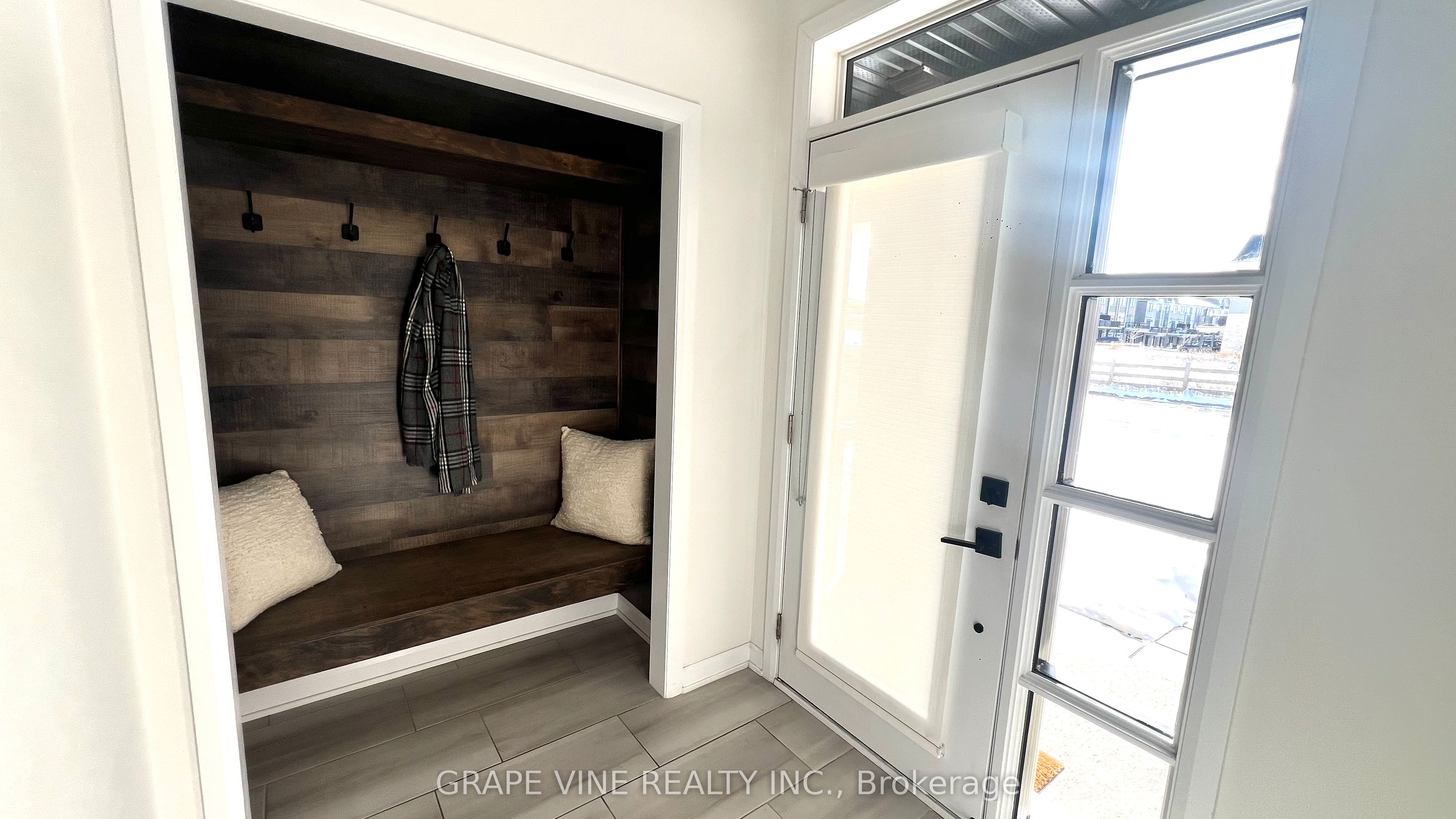 2057 Caltra Crescent Property Photo 3