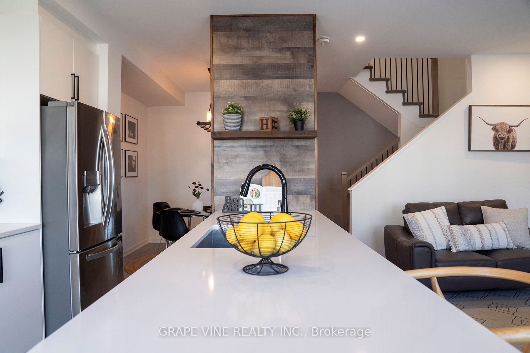 2057 Caltra Crescent Property Photo 6