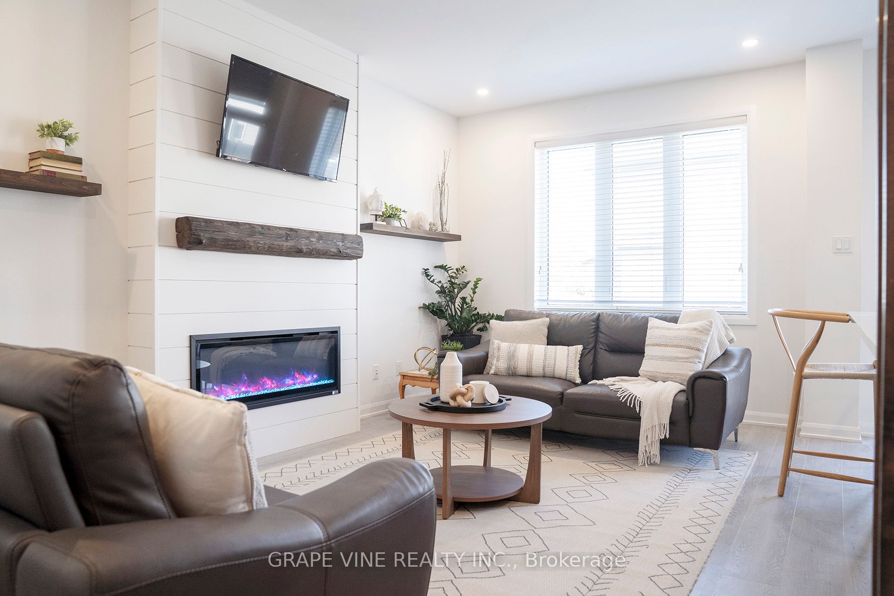 2057 Caltra Crescent Property Photo 11