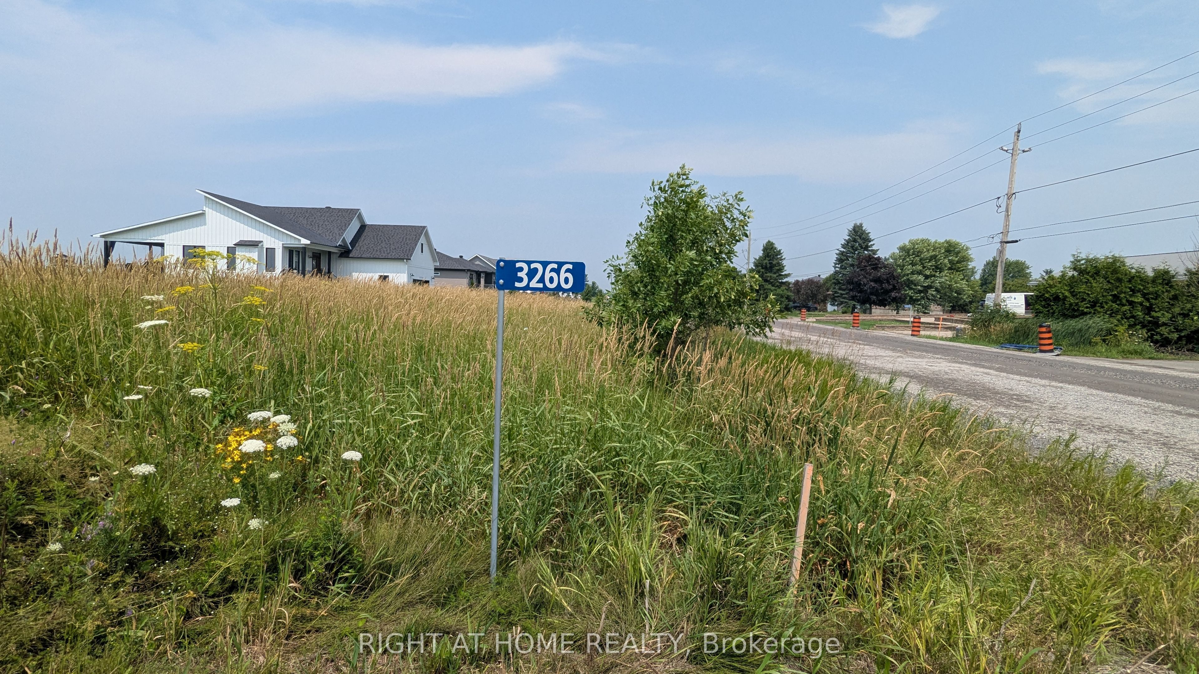 3266 Sarsfield Road N Property Photo 1