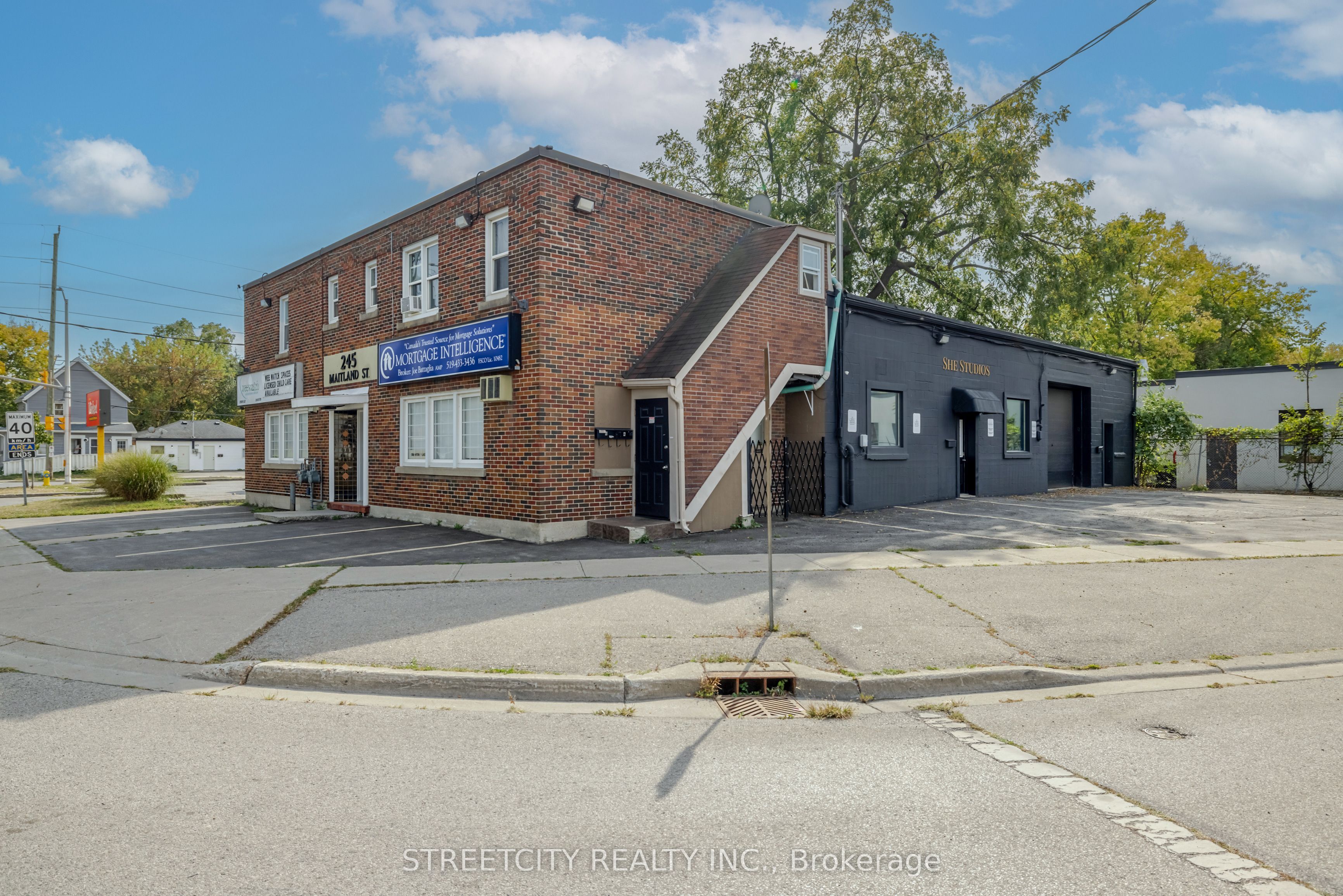 245 MAITLAND Street Property Photo 1