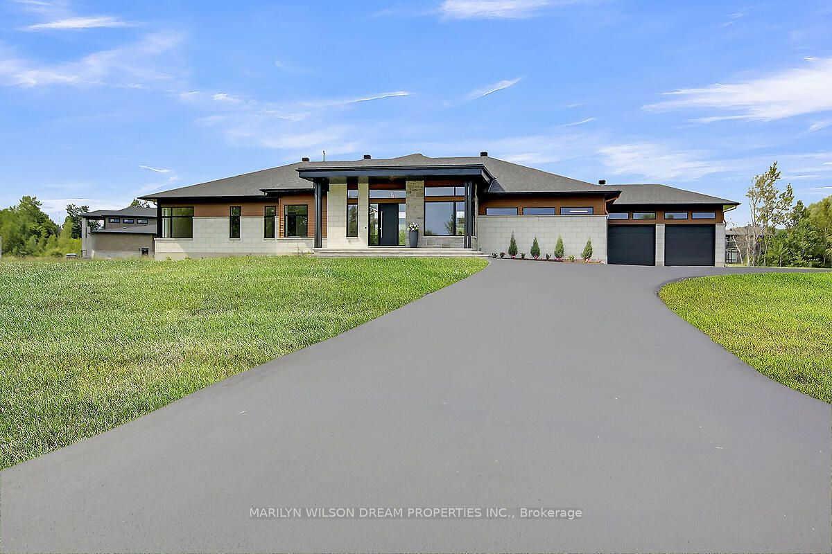 1070 Green Jacket Crescent Property Photo 1