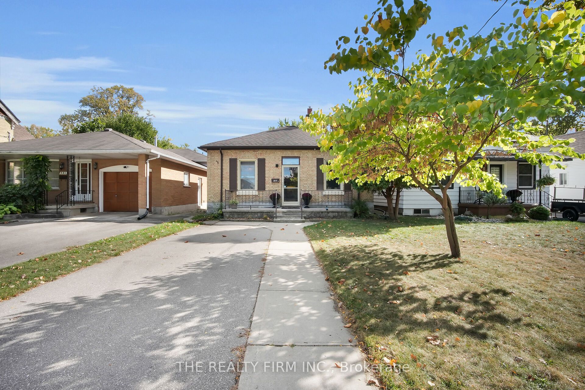 317 Simcoe Street Property Photo 1