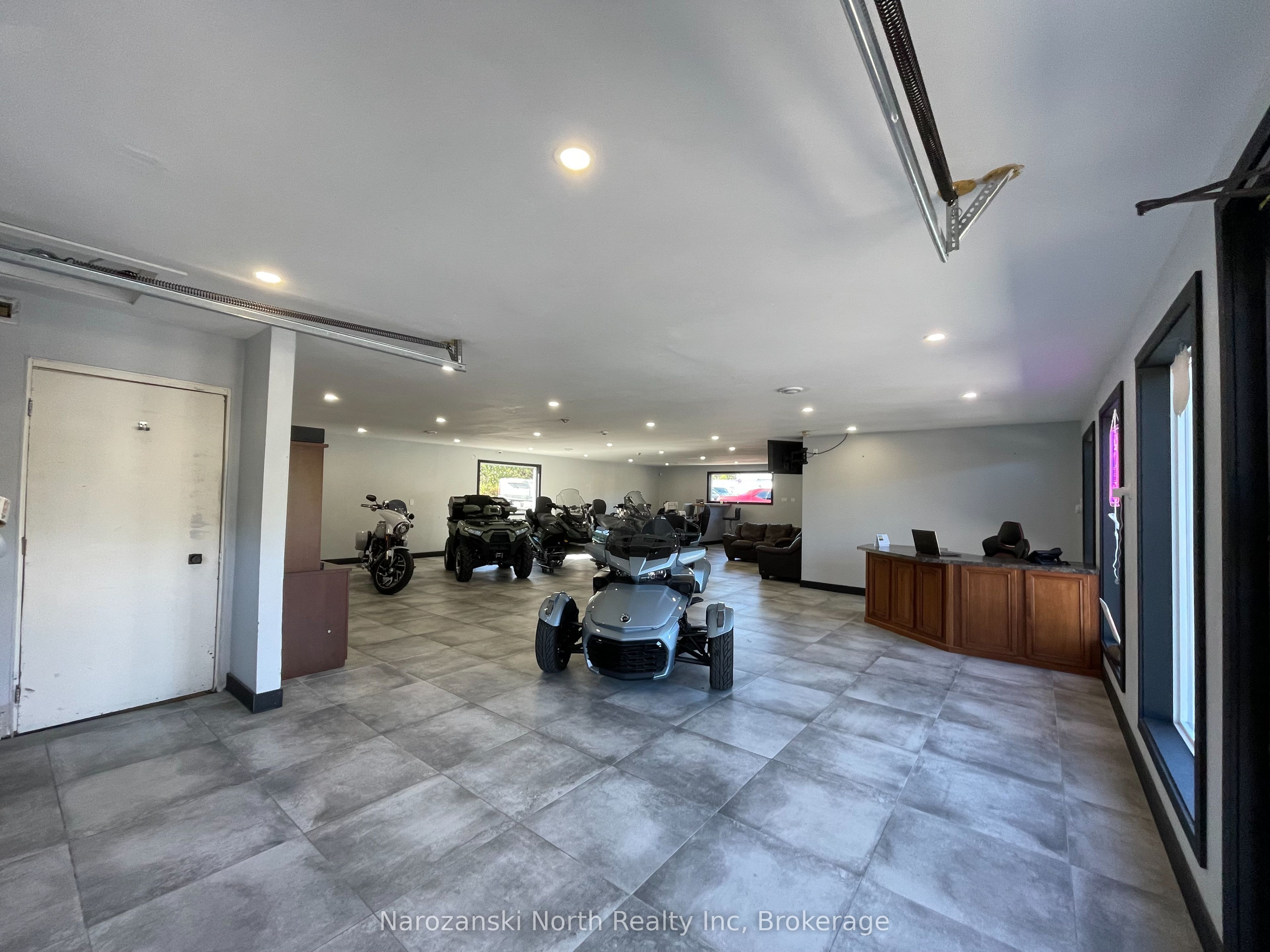 469 Kingsway Road Property Photo 9