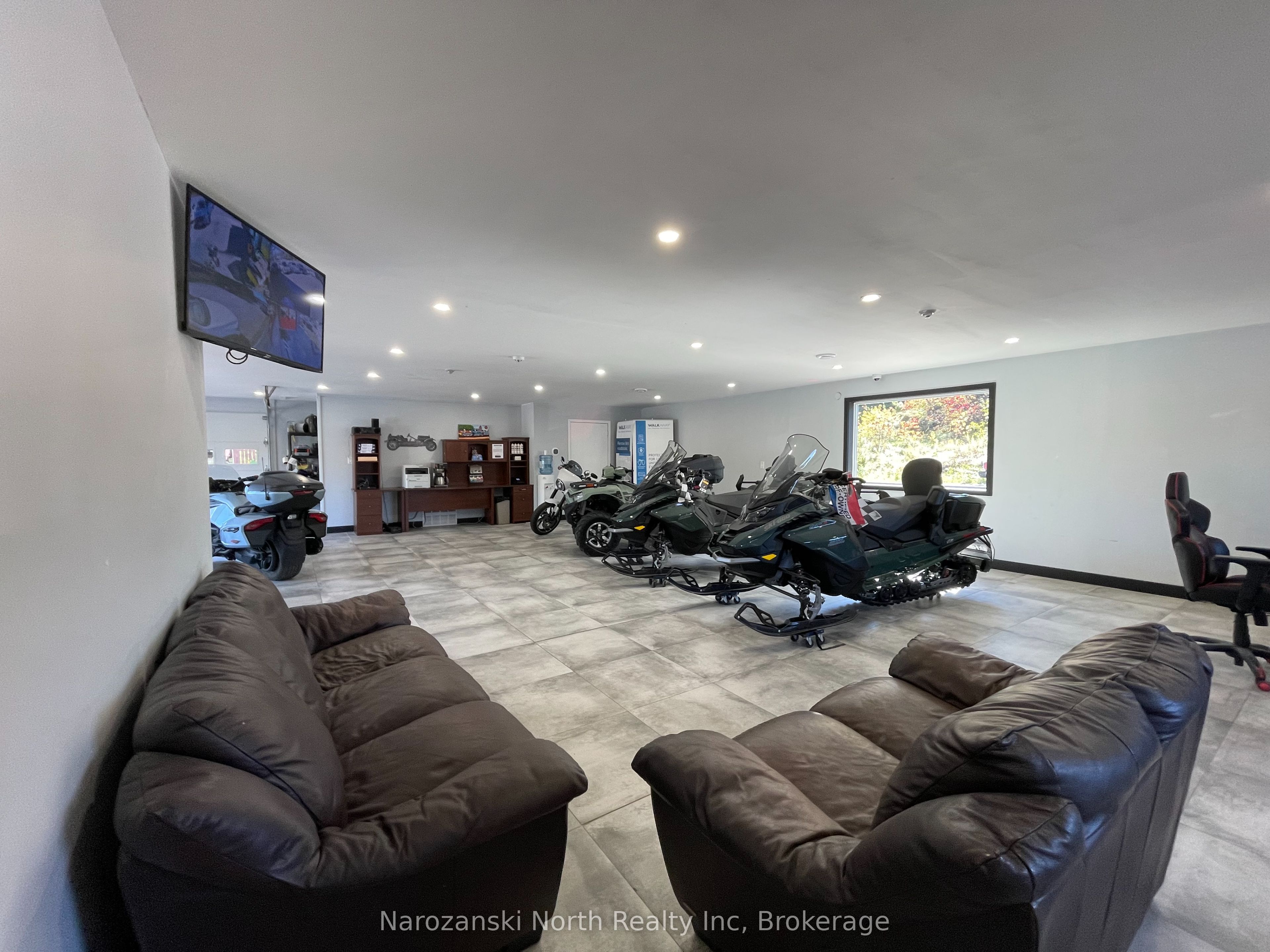 469 Kingsway Road Property Photo 11