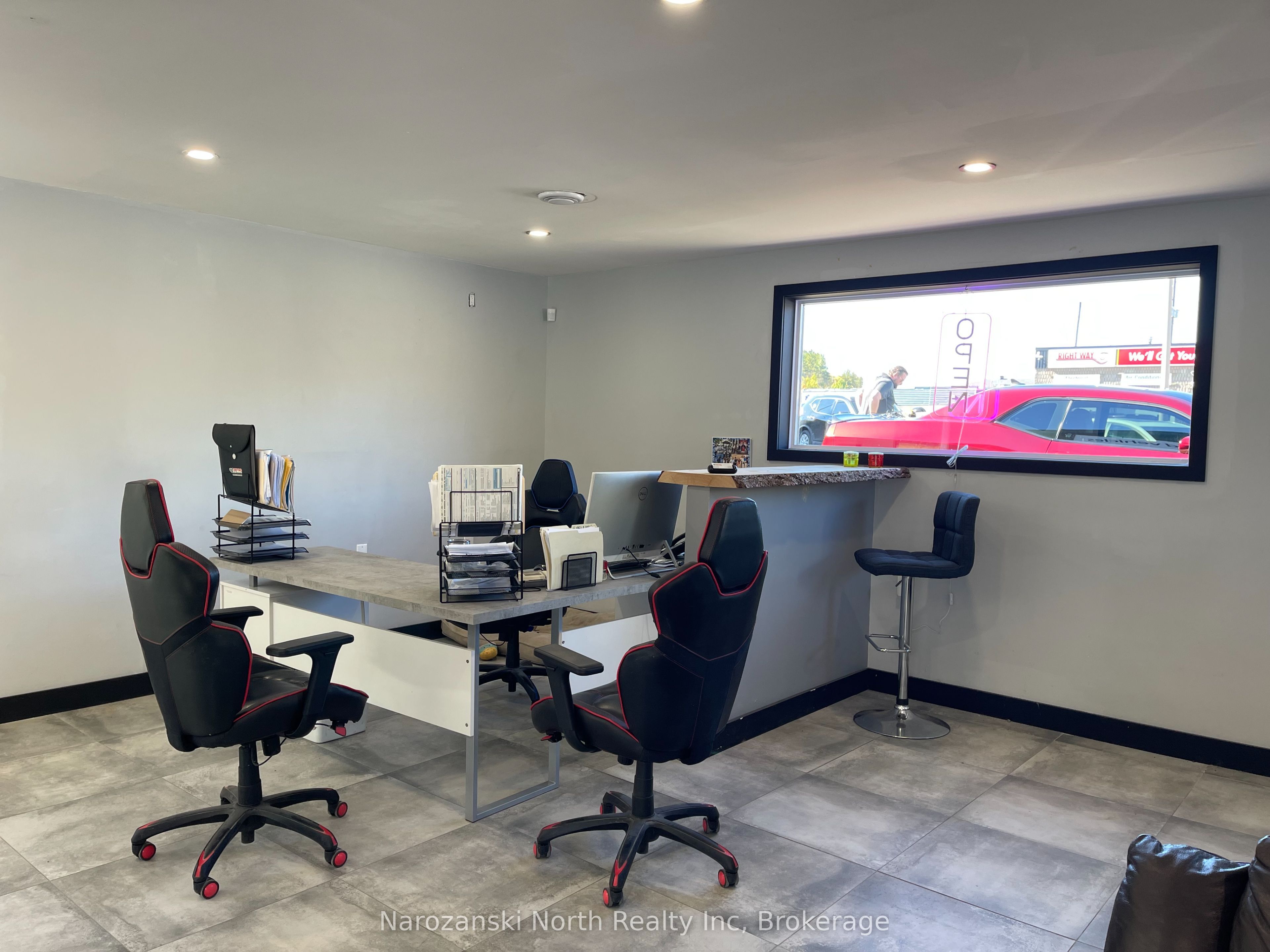 469 Kingsway Road Property Photo 14