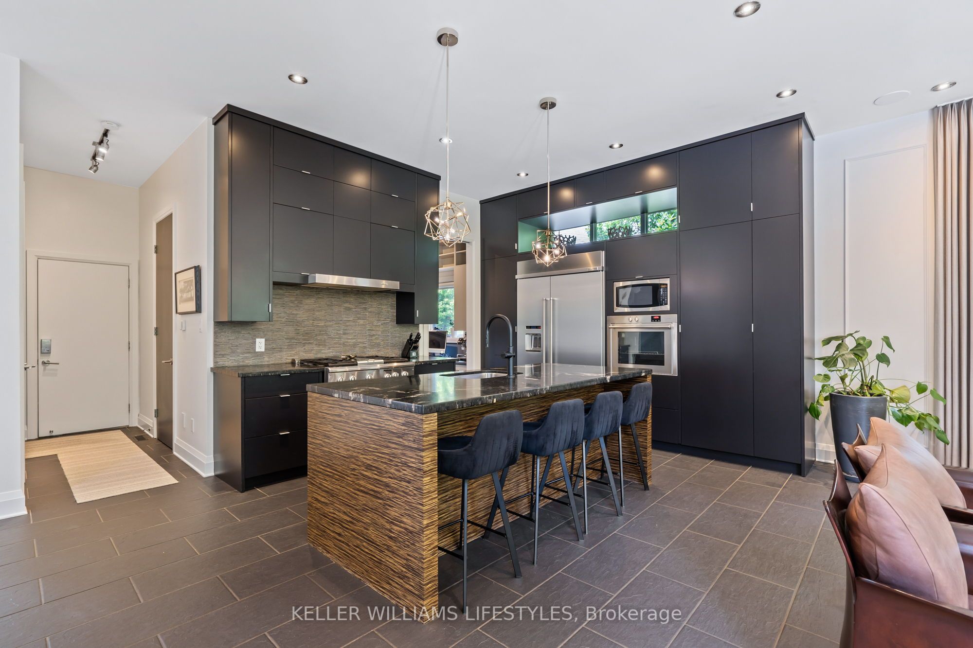 649 Valleystream Walk Property Photo 12