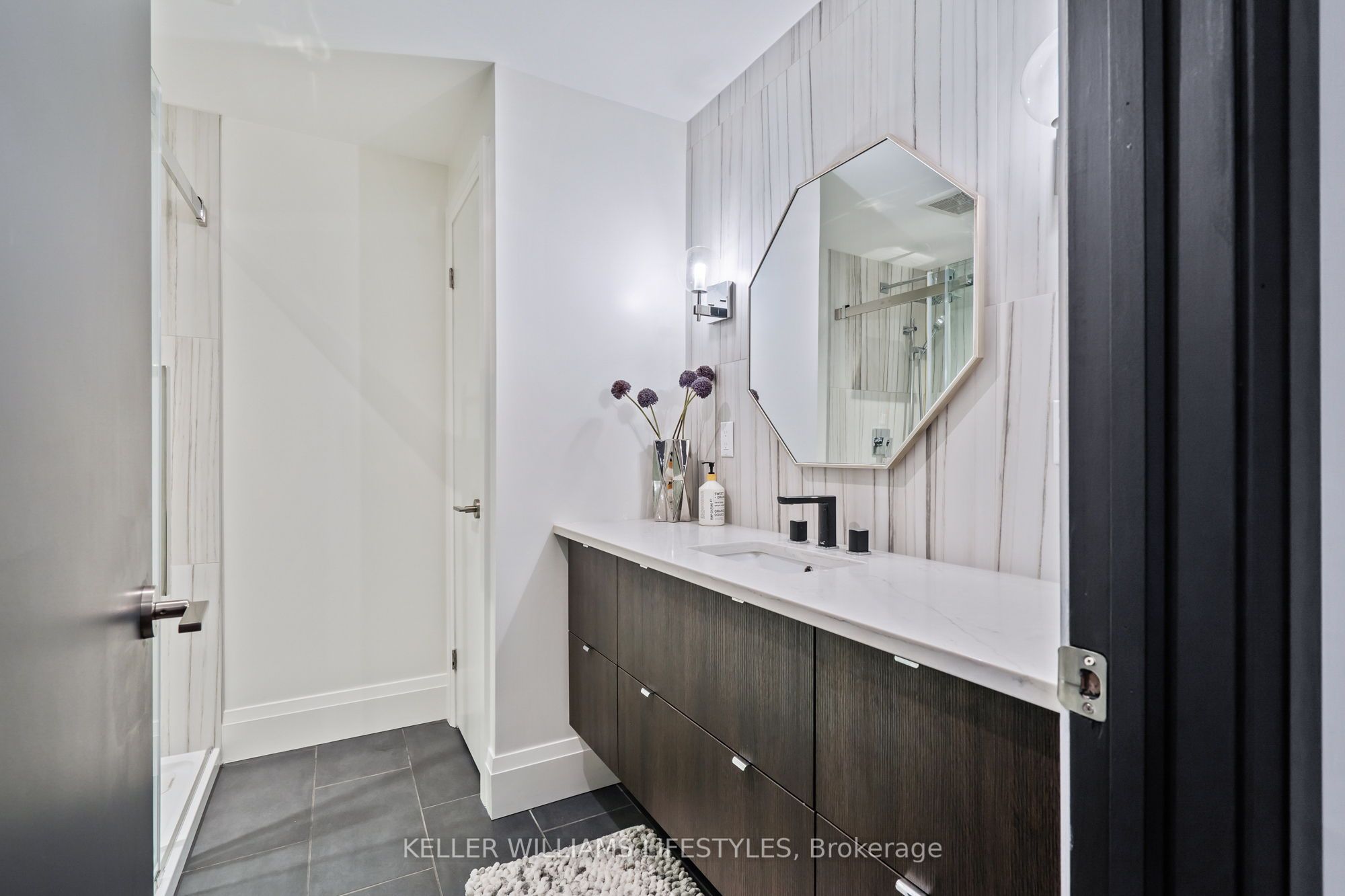 649 Valleystream Walk Property Photo 39