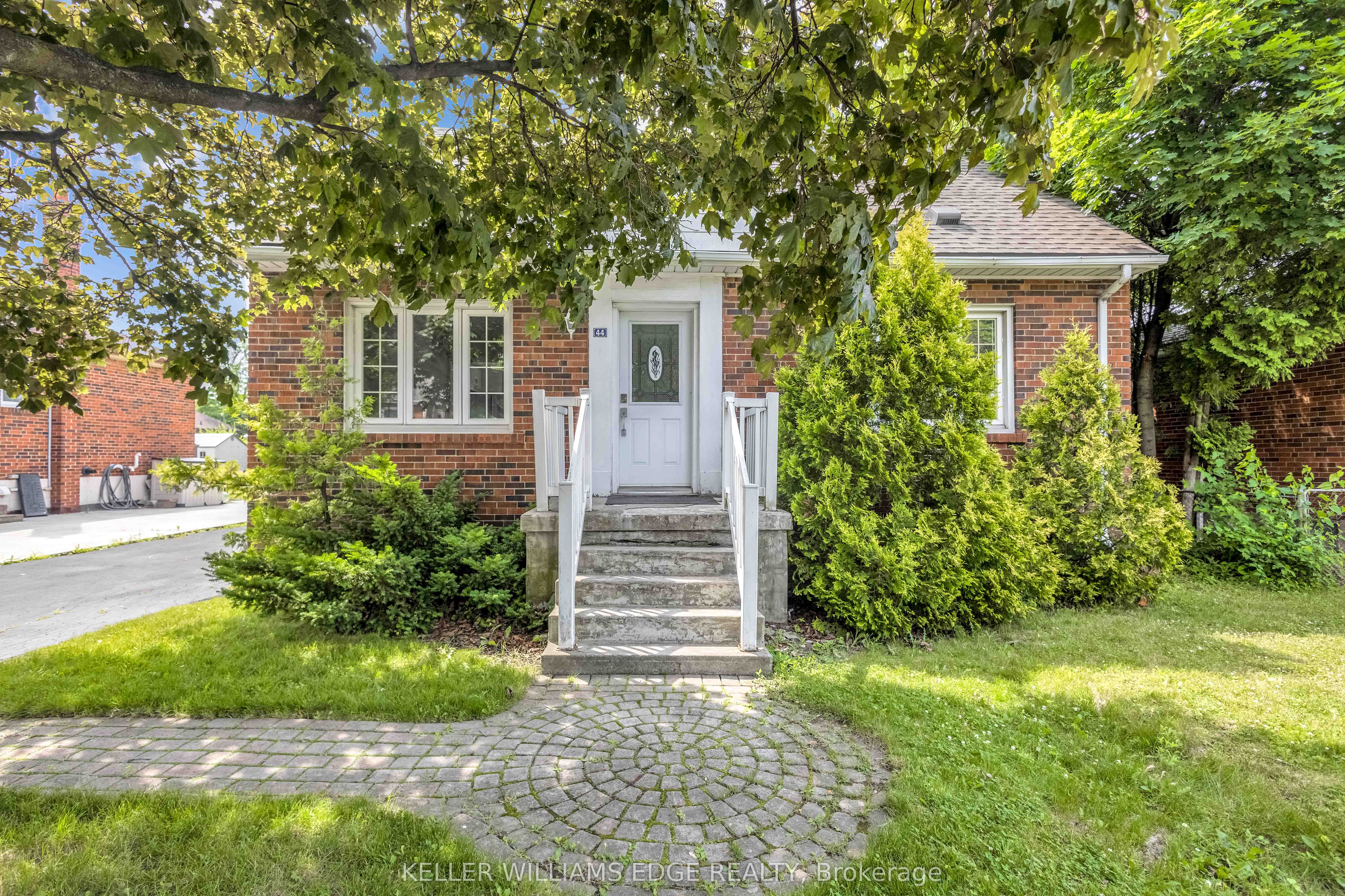 44 W 4th St Property Photo 1