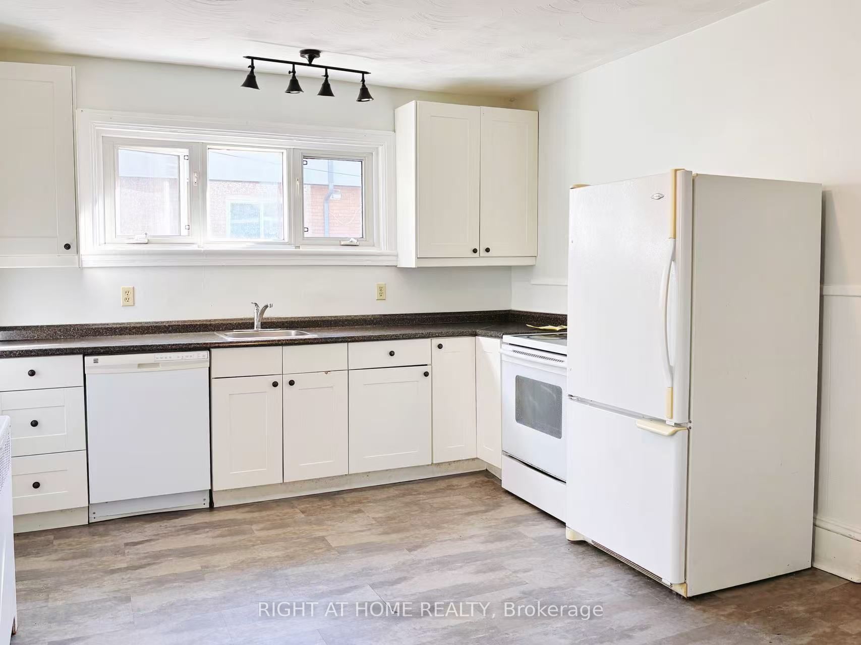 367 Dominion Avenue 1 Property Photo 2