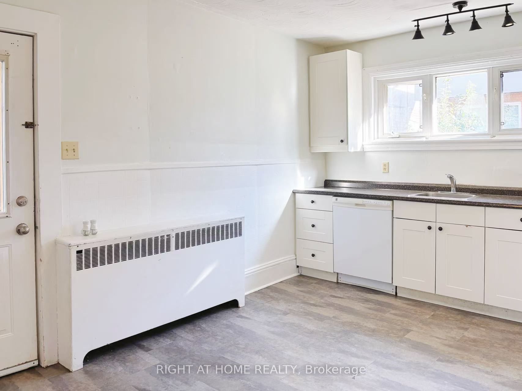 367 Dominion Avenue 1 Property Photo 3