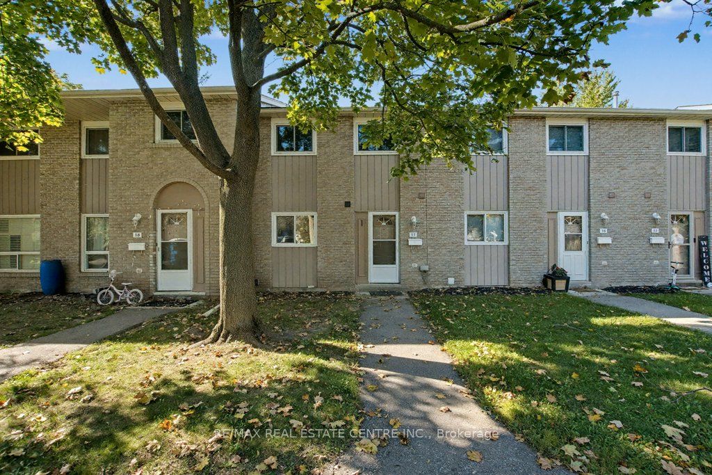 25 Upper Canada Drive 17 Property Photo 1