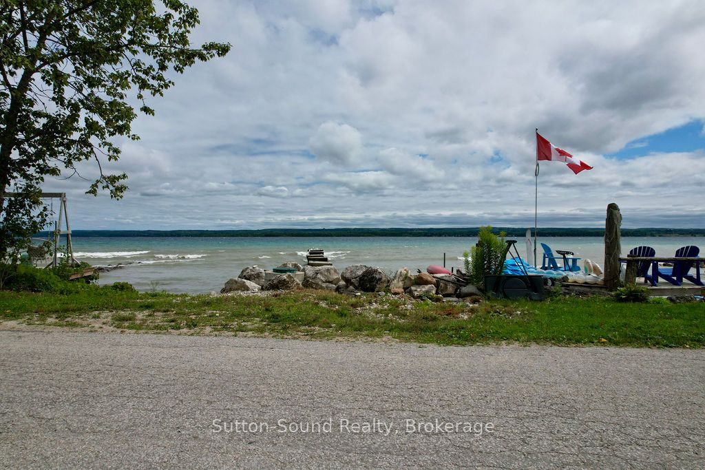 166 Old Beach Drive Property Photo 2