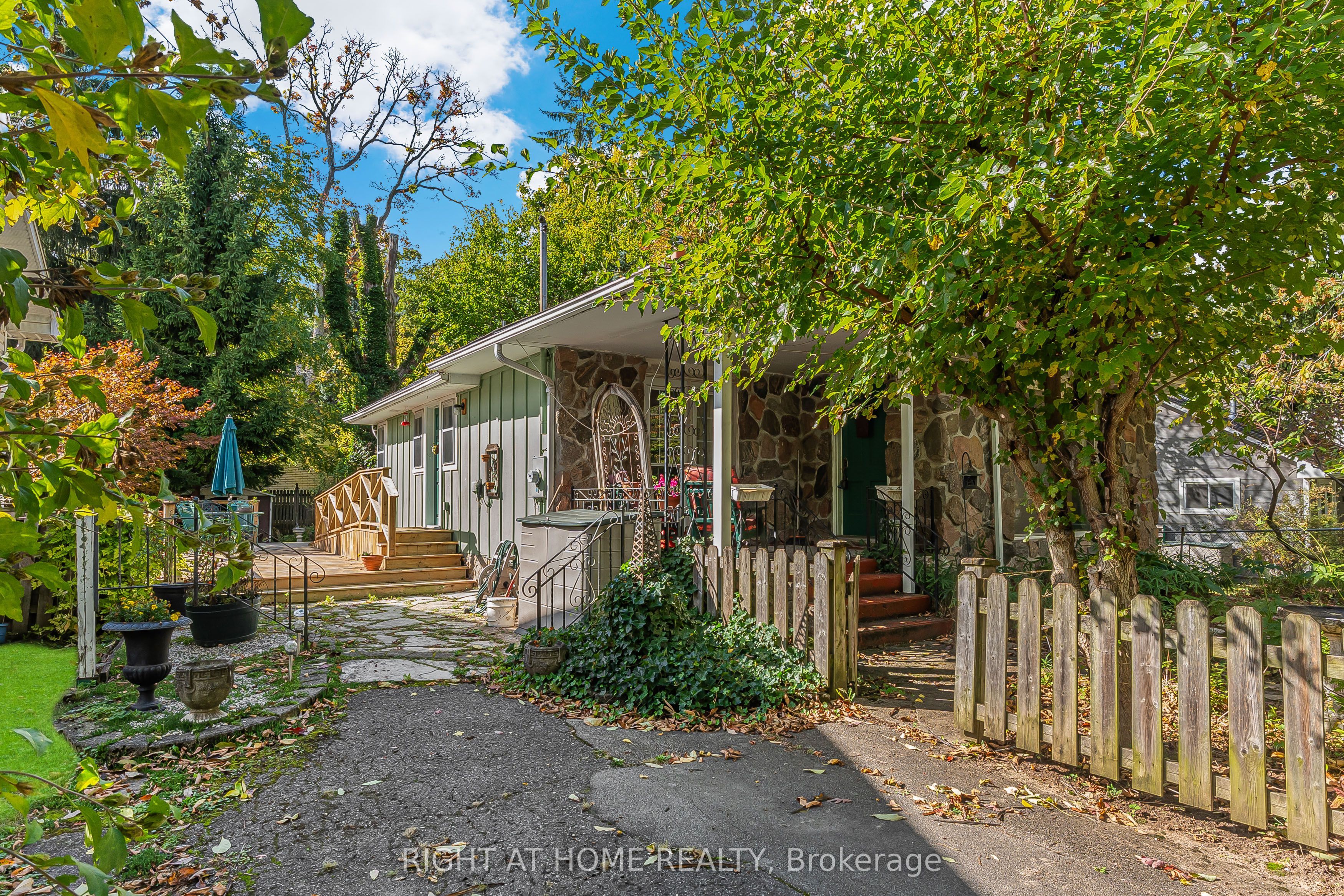 16 Wyckliffe Avenue Property Photo 1