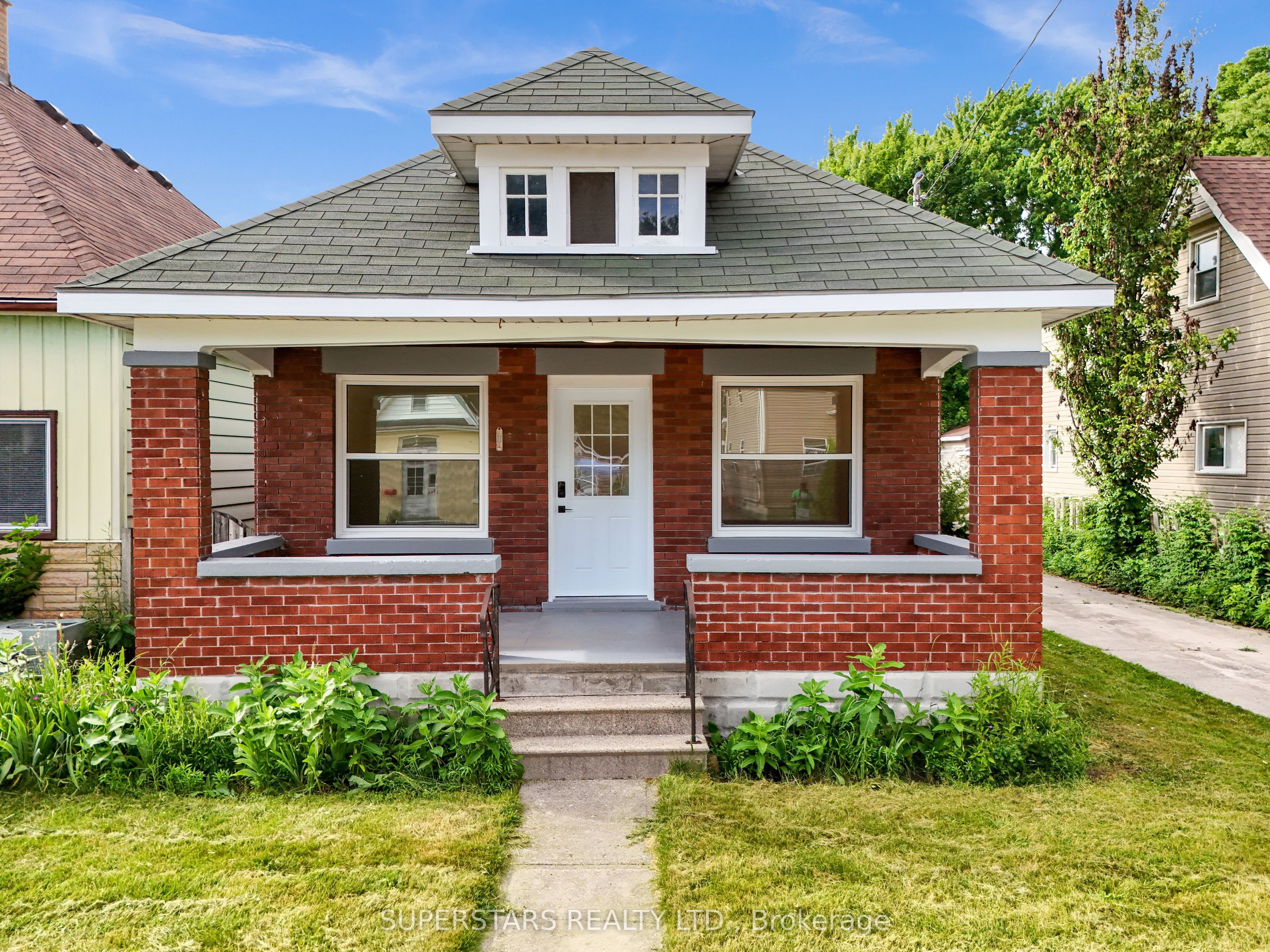 972 Dame St Property Photo 1