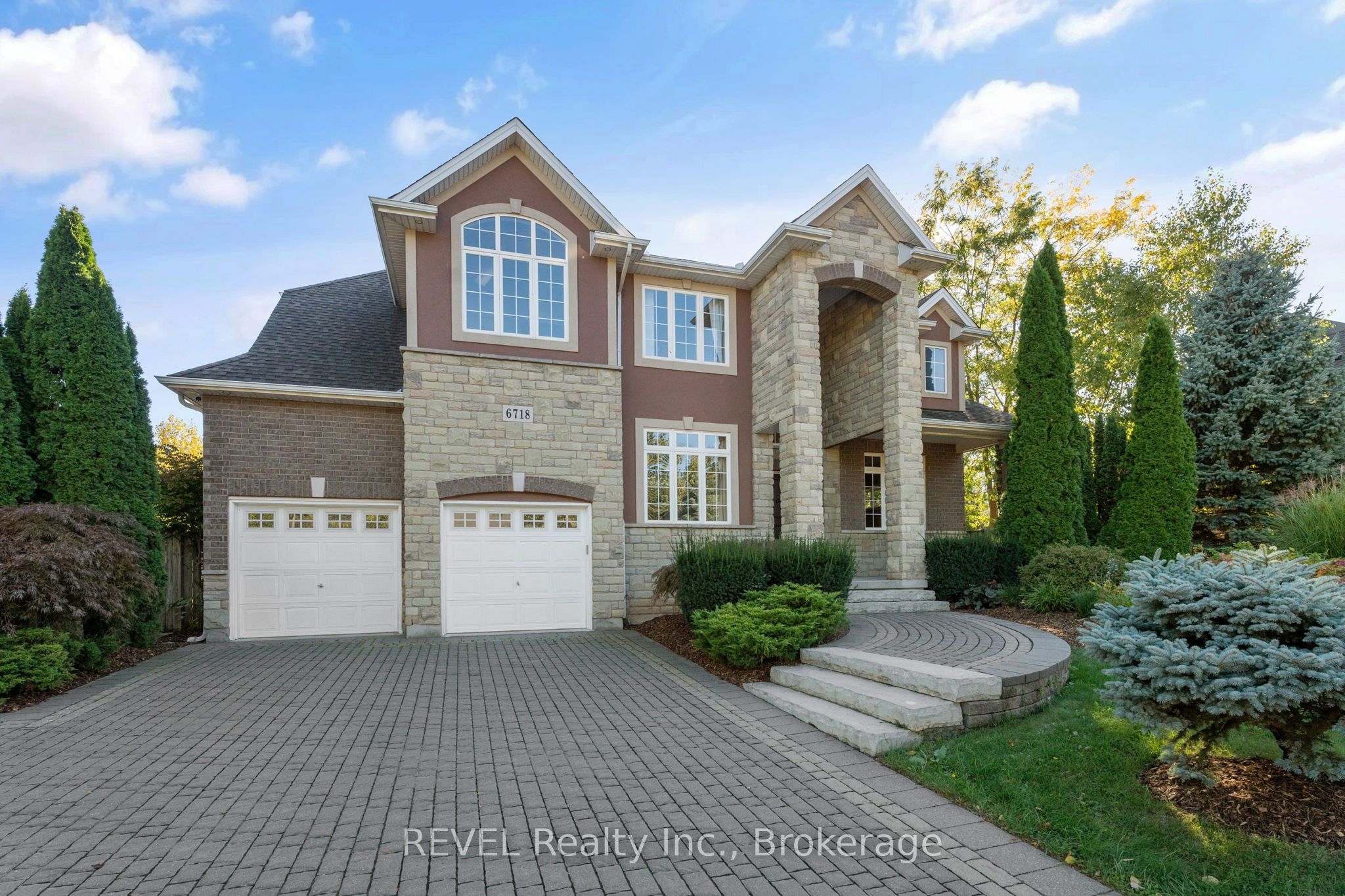 6718 Domenic Cres Property Photo 1