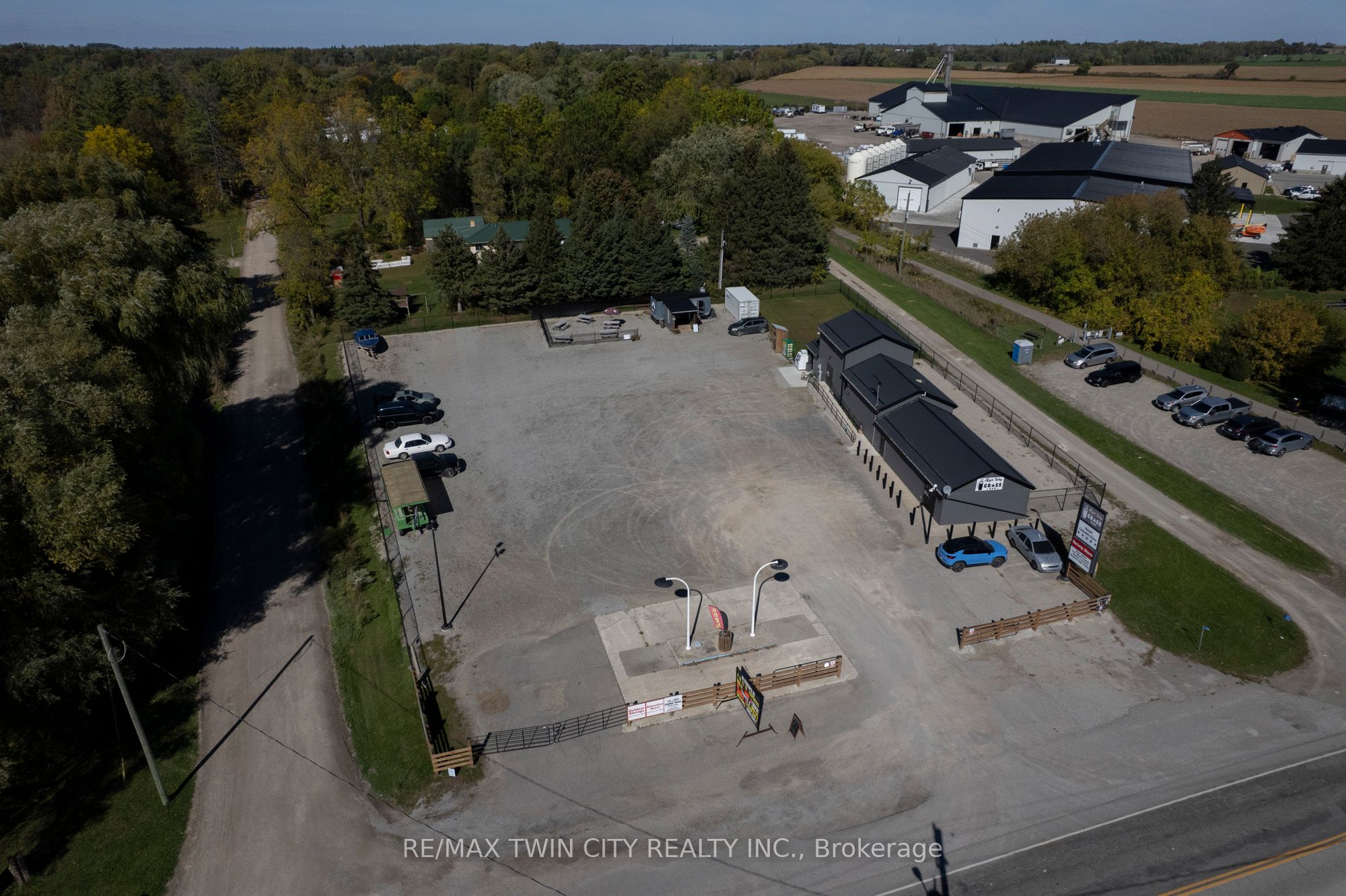 230 Oakland Road Property Photo 2