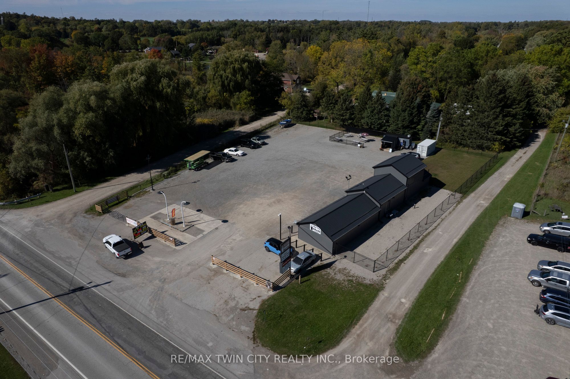 230 Oakland Road Property Photo 3