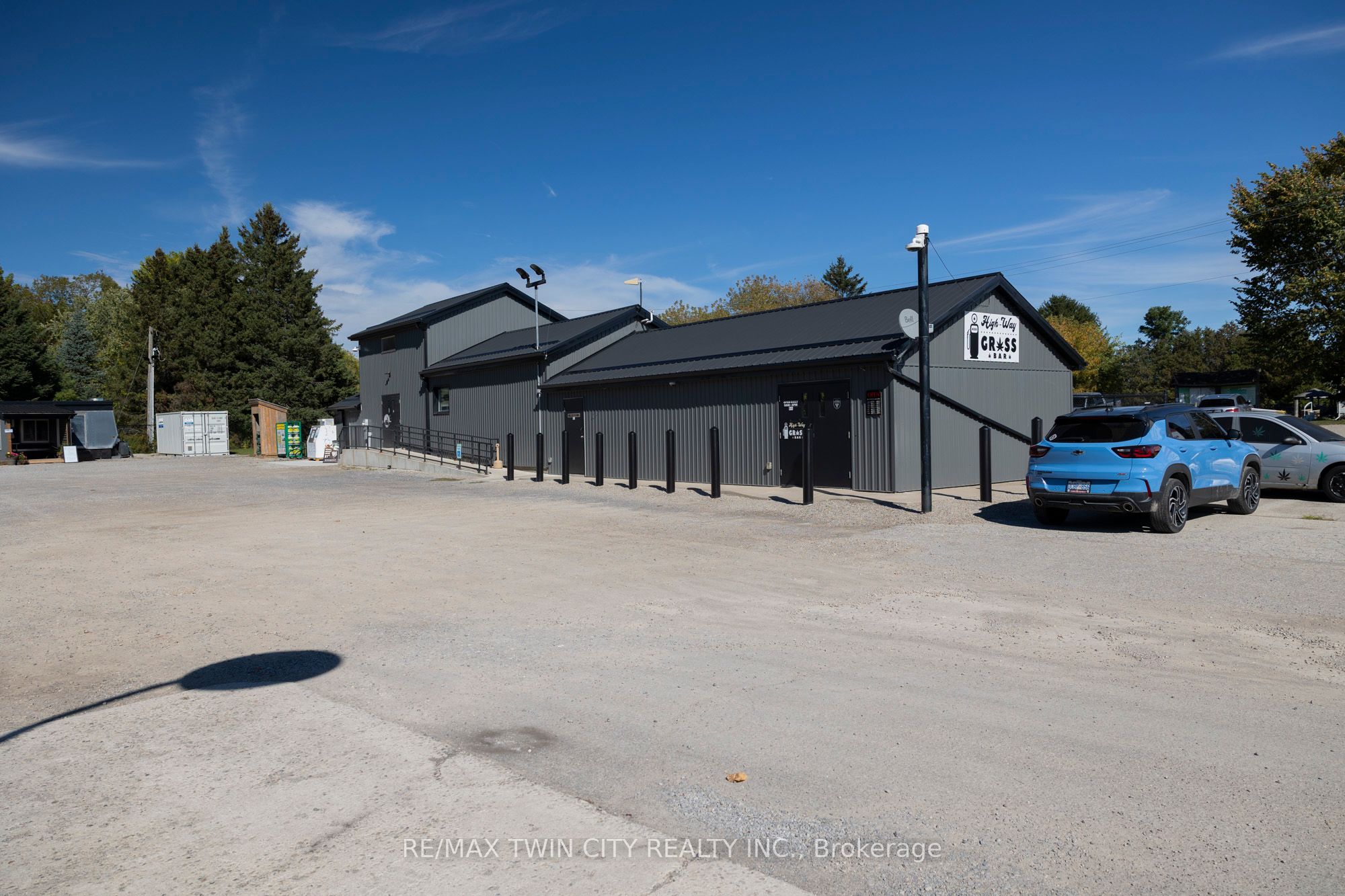 230 Oakland Road Property Photo 4