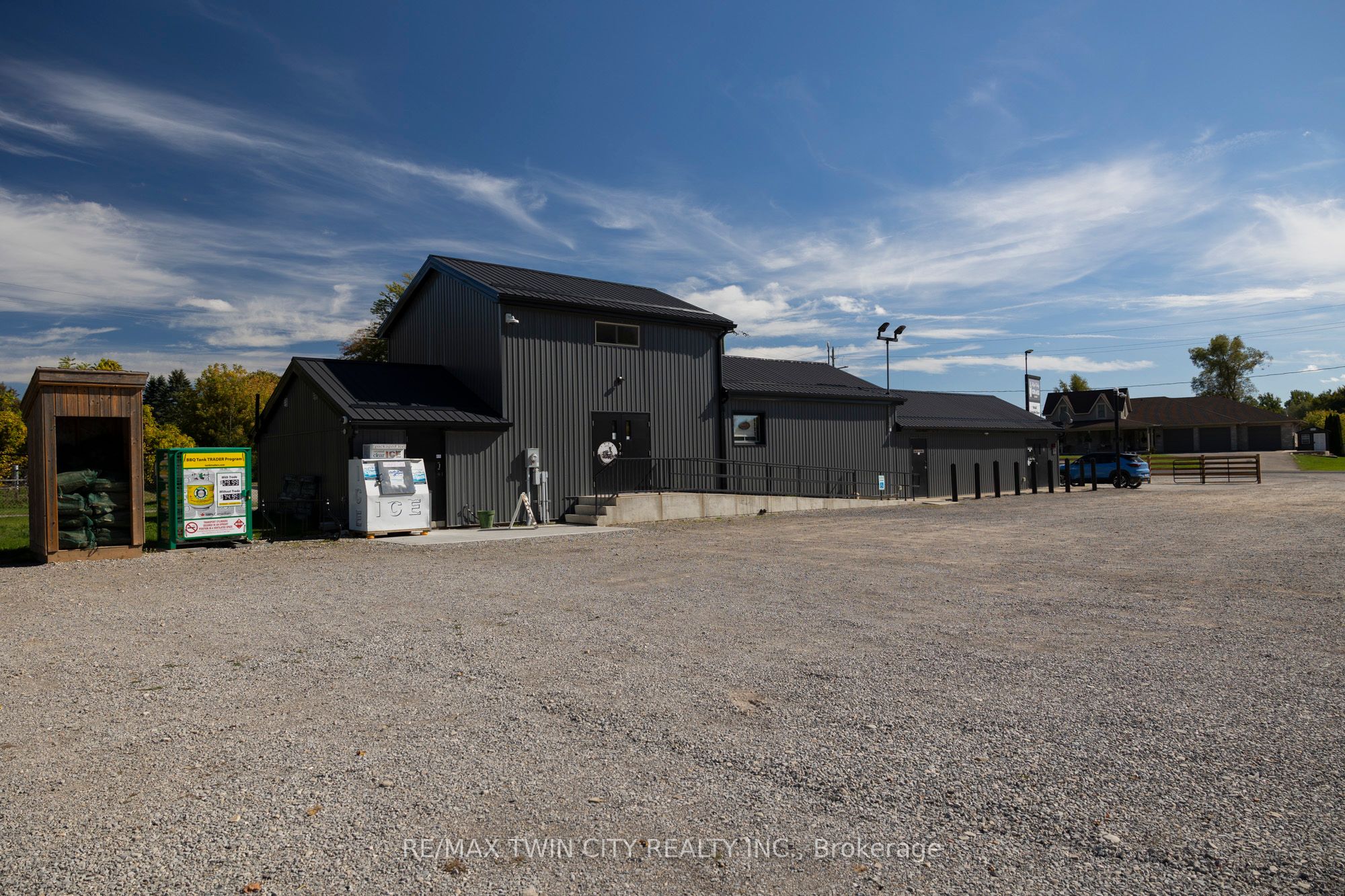 230 Oakland Road Property Photo 6