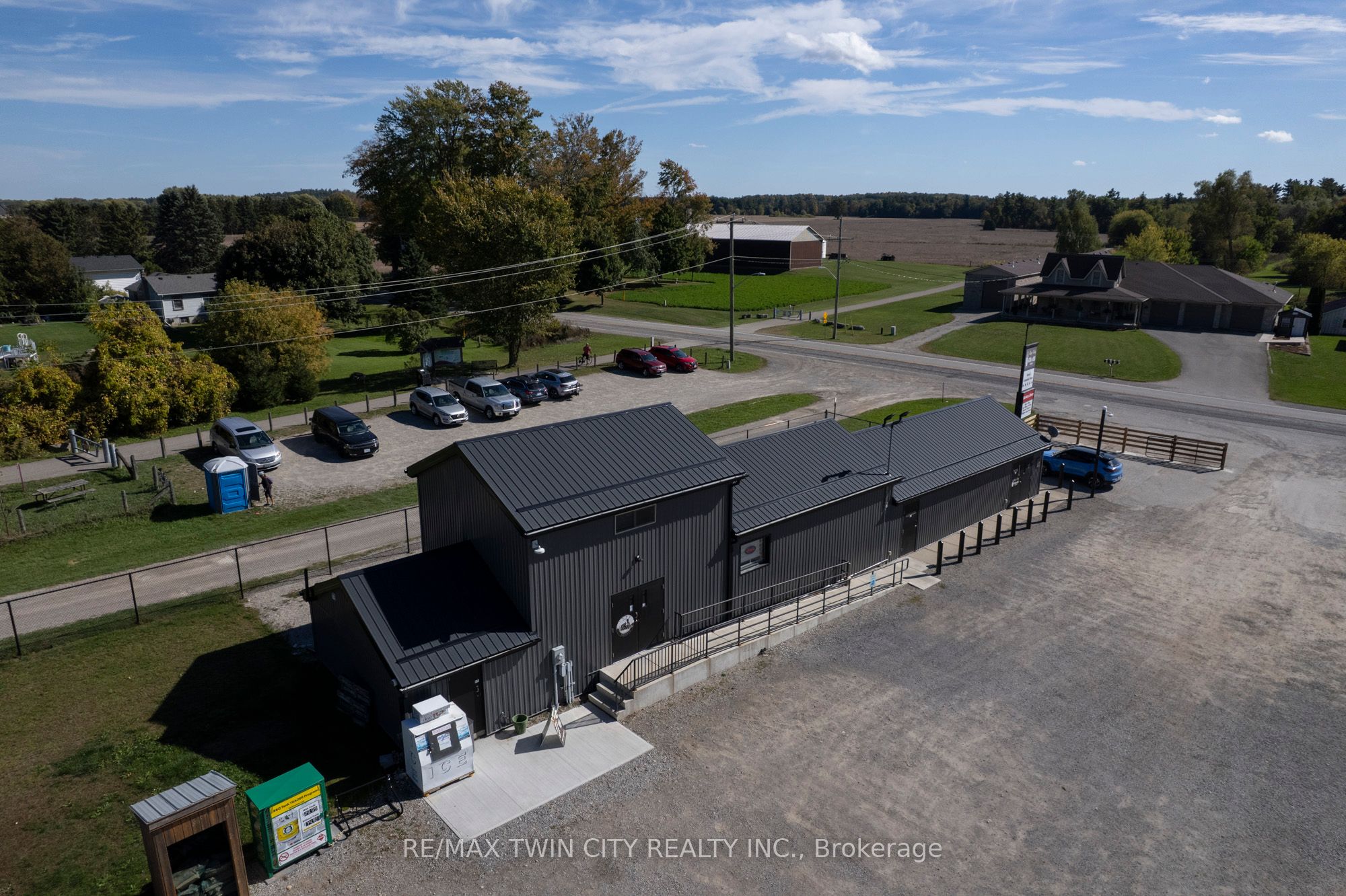 230 Oakland Road Property Photo 9