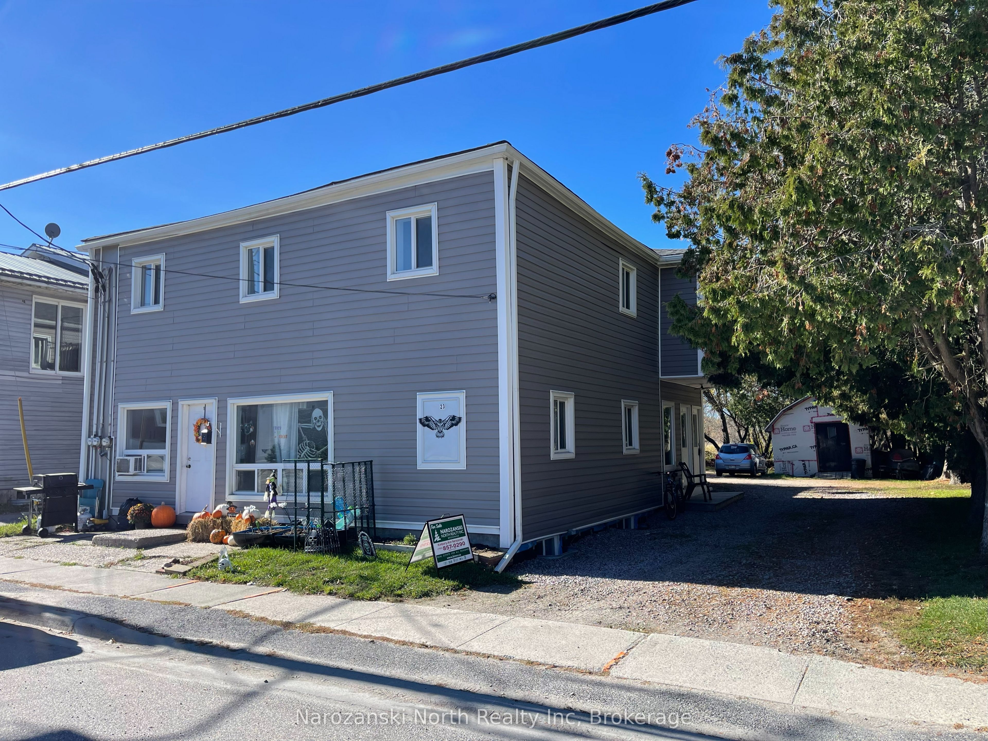 23 St. David Street N Property Photo 2