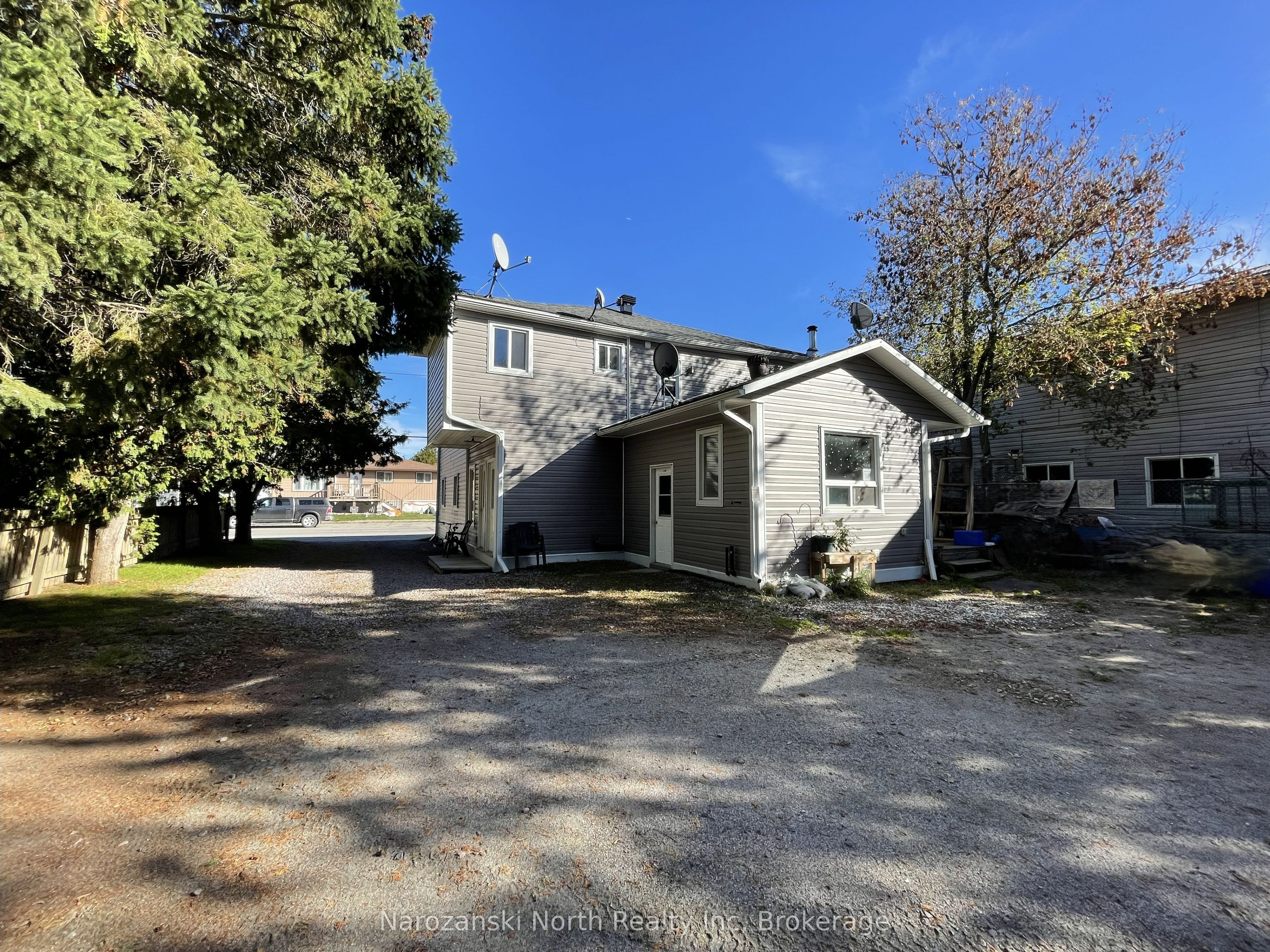 23 St. David Street N Property Photo 3