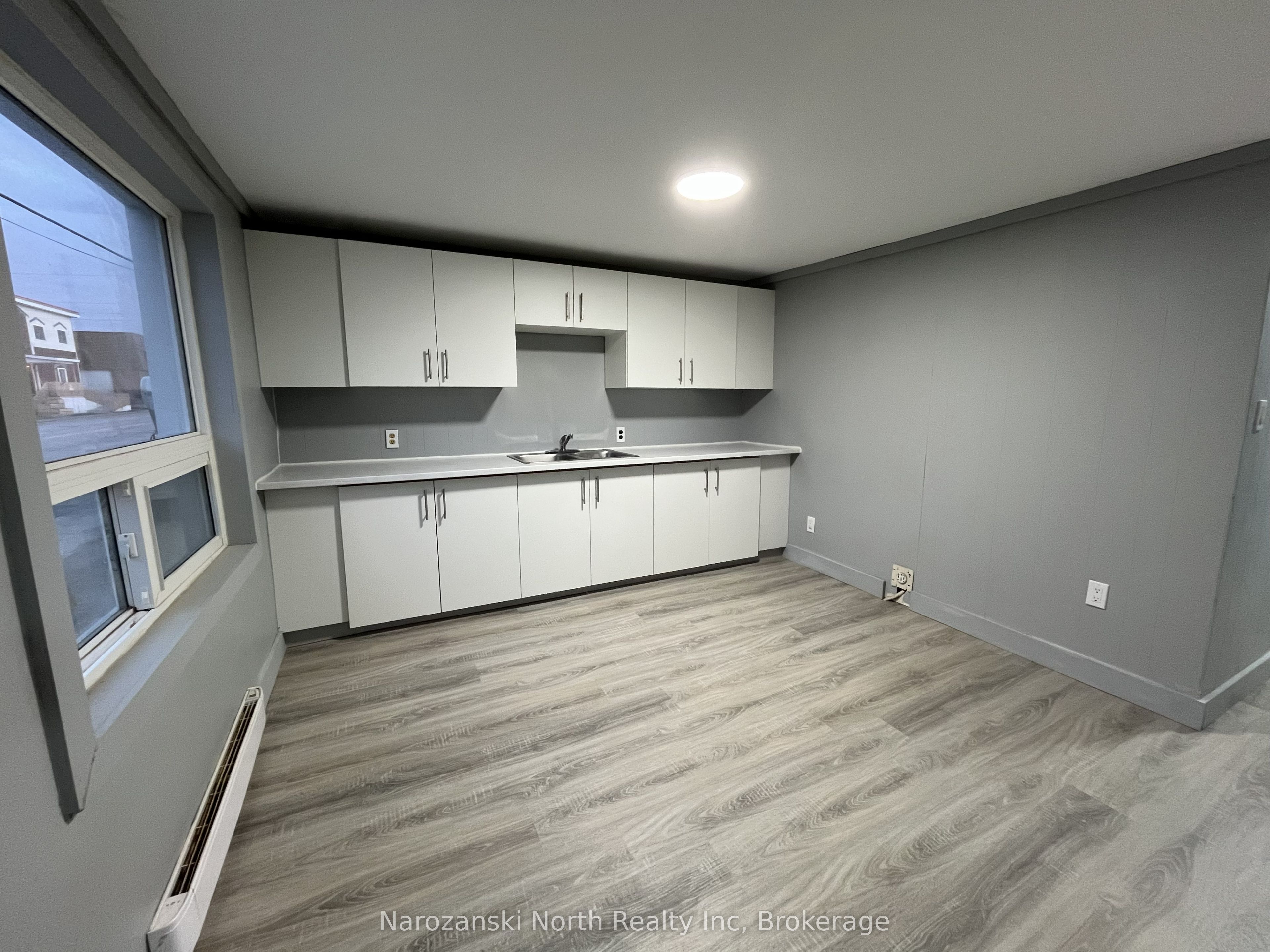 23 St. David Street N Property Photo 5