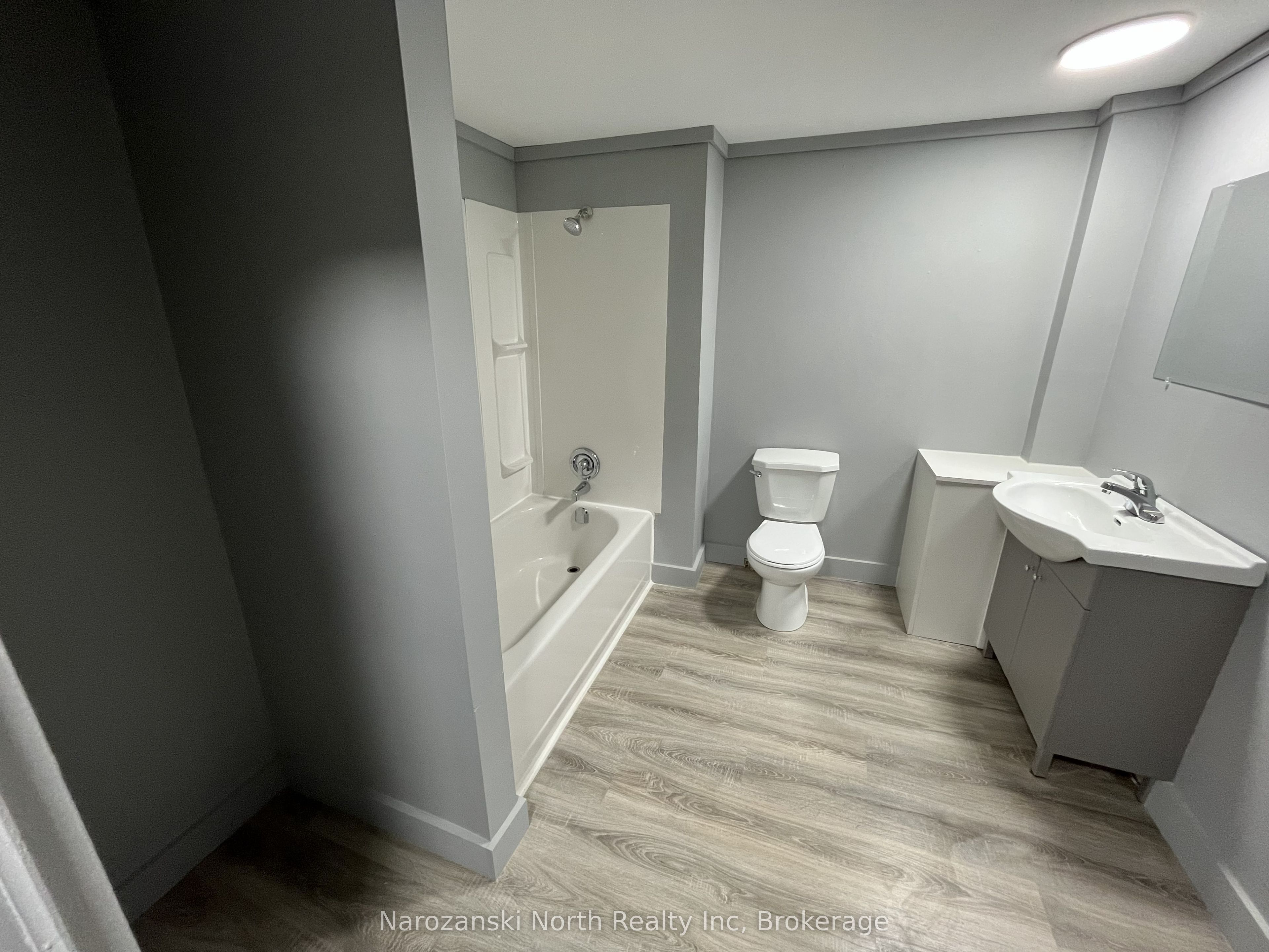 23 St. David Street N Property Photo 8