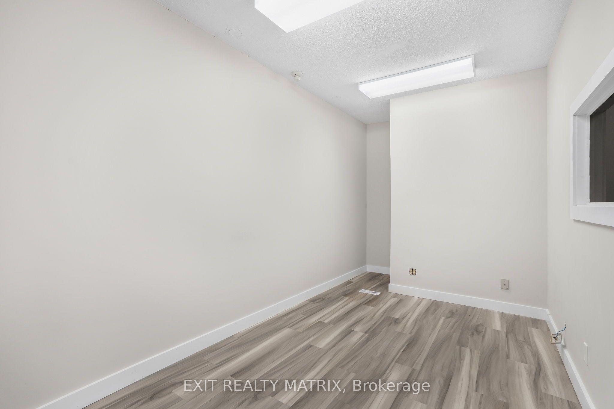 1 Main Street E 500 Property Photo 18