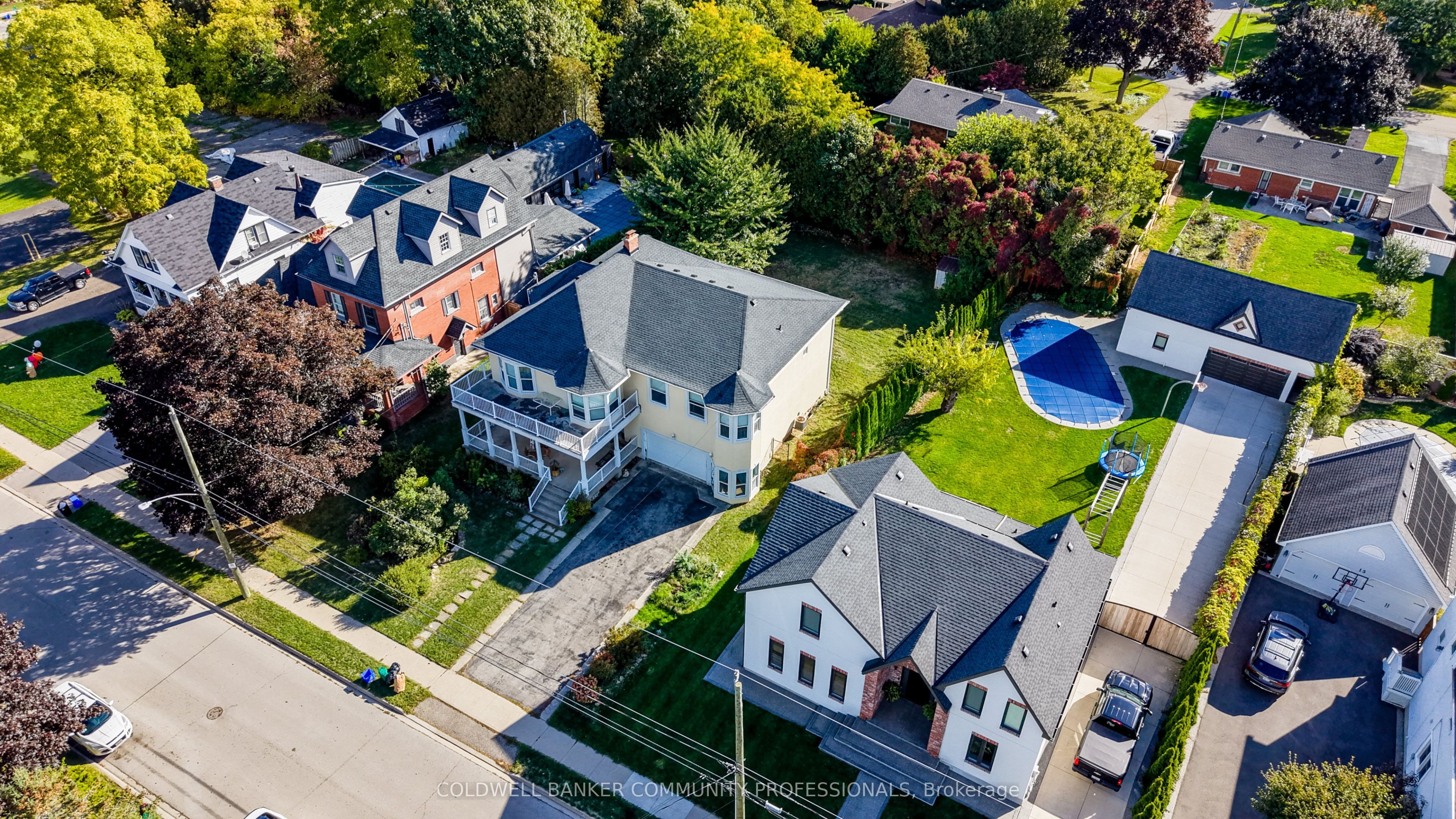 7 Robinson St S Property Photo 1