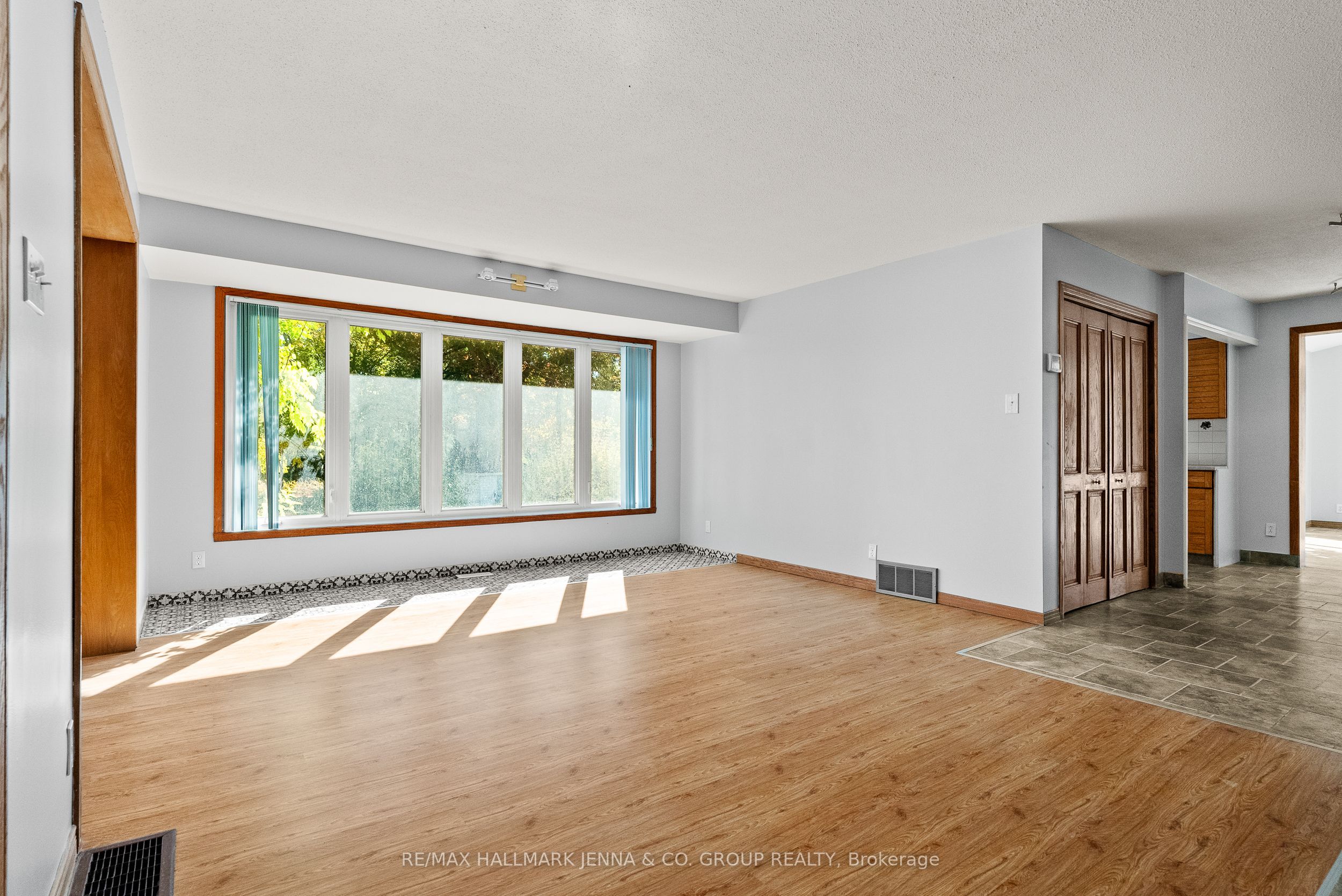 2928 Seguin Road Property Photo 10