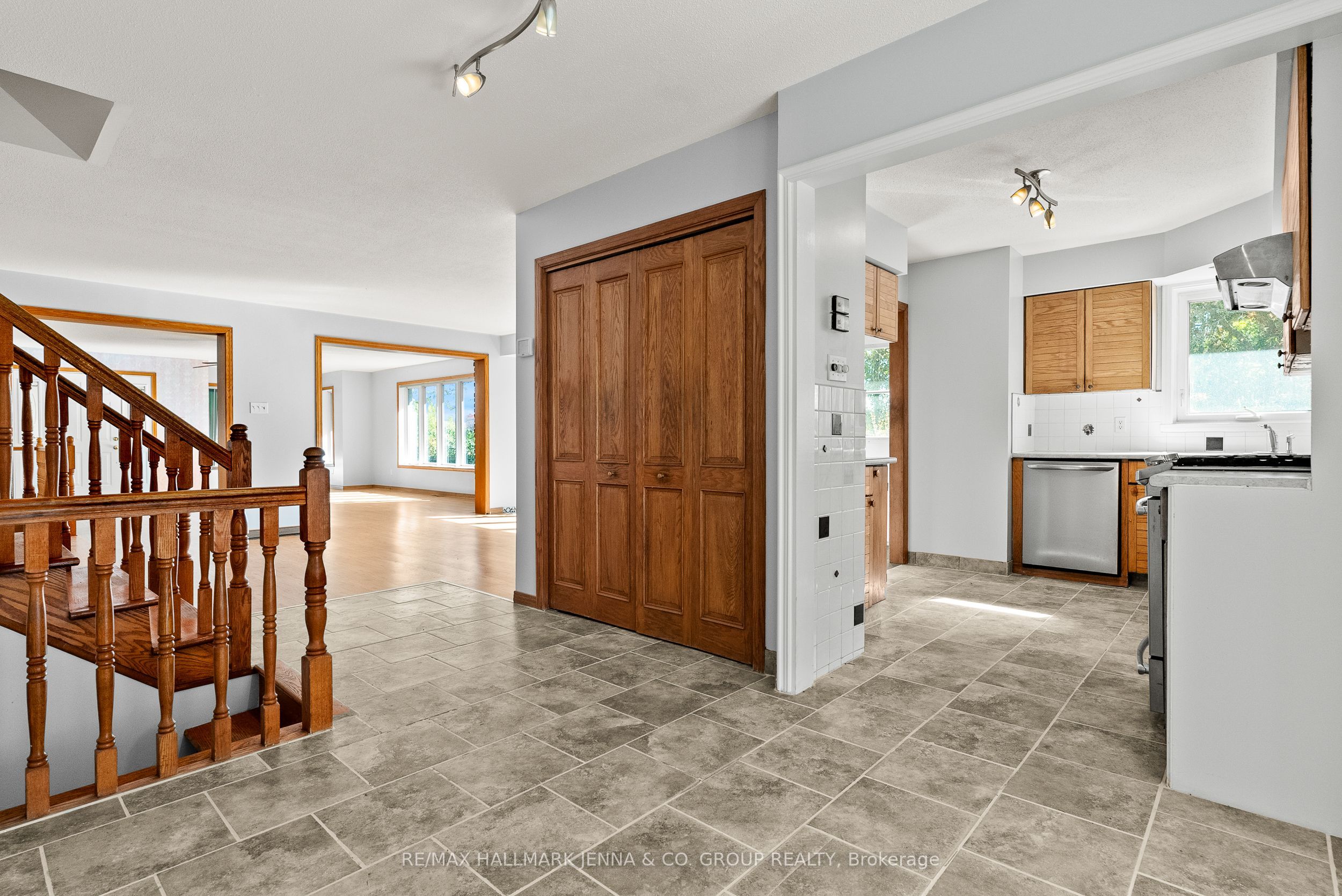 2928 Seguin Road Property Photo 12