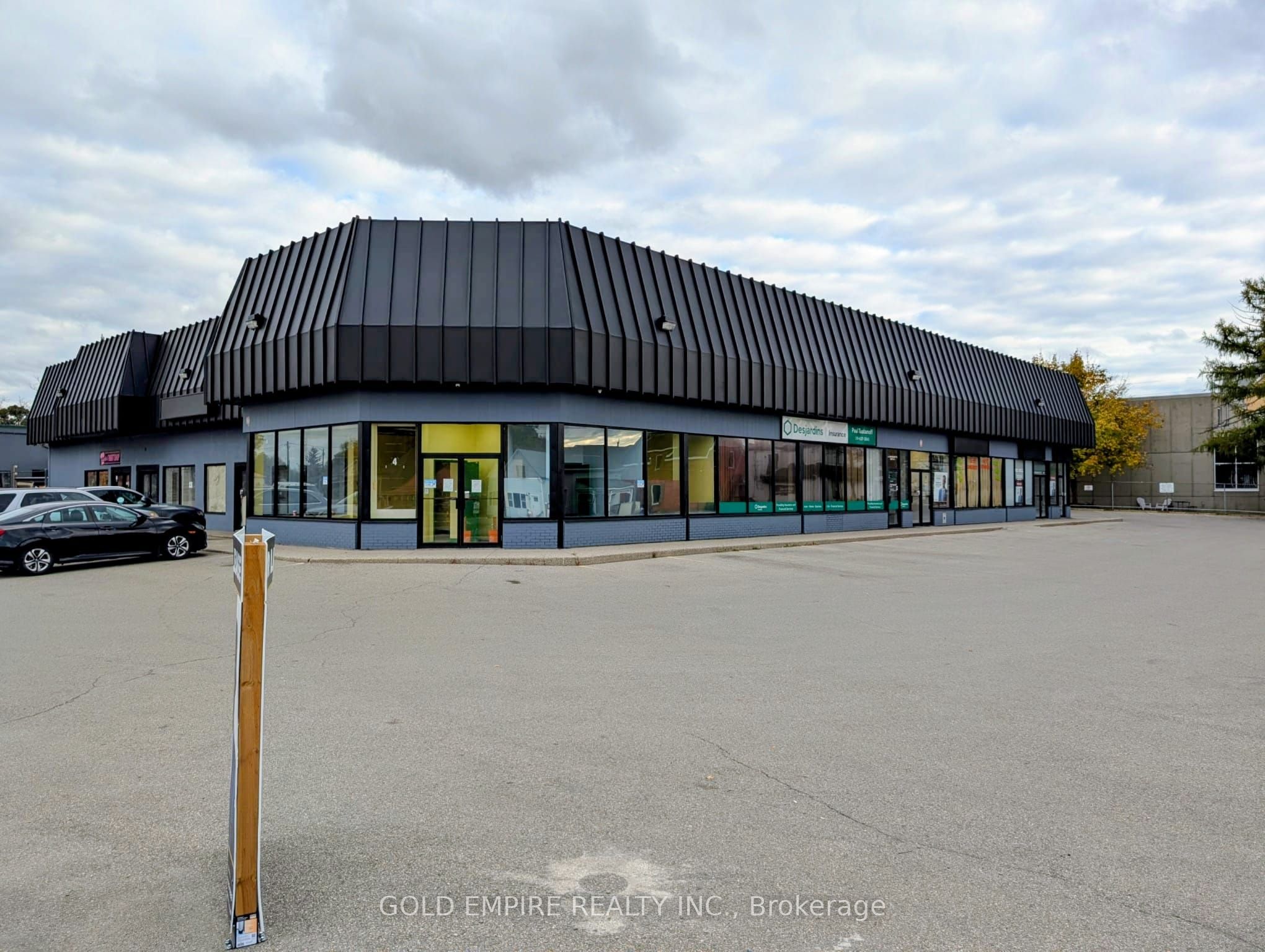 41 Mondamin Street #8 Property Photo 3